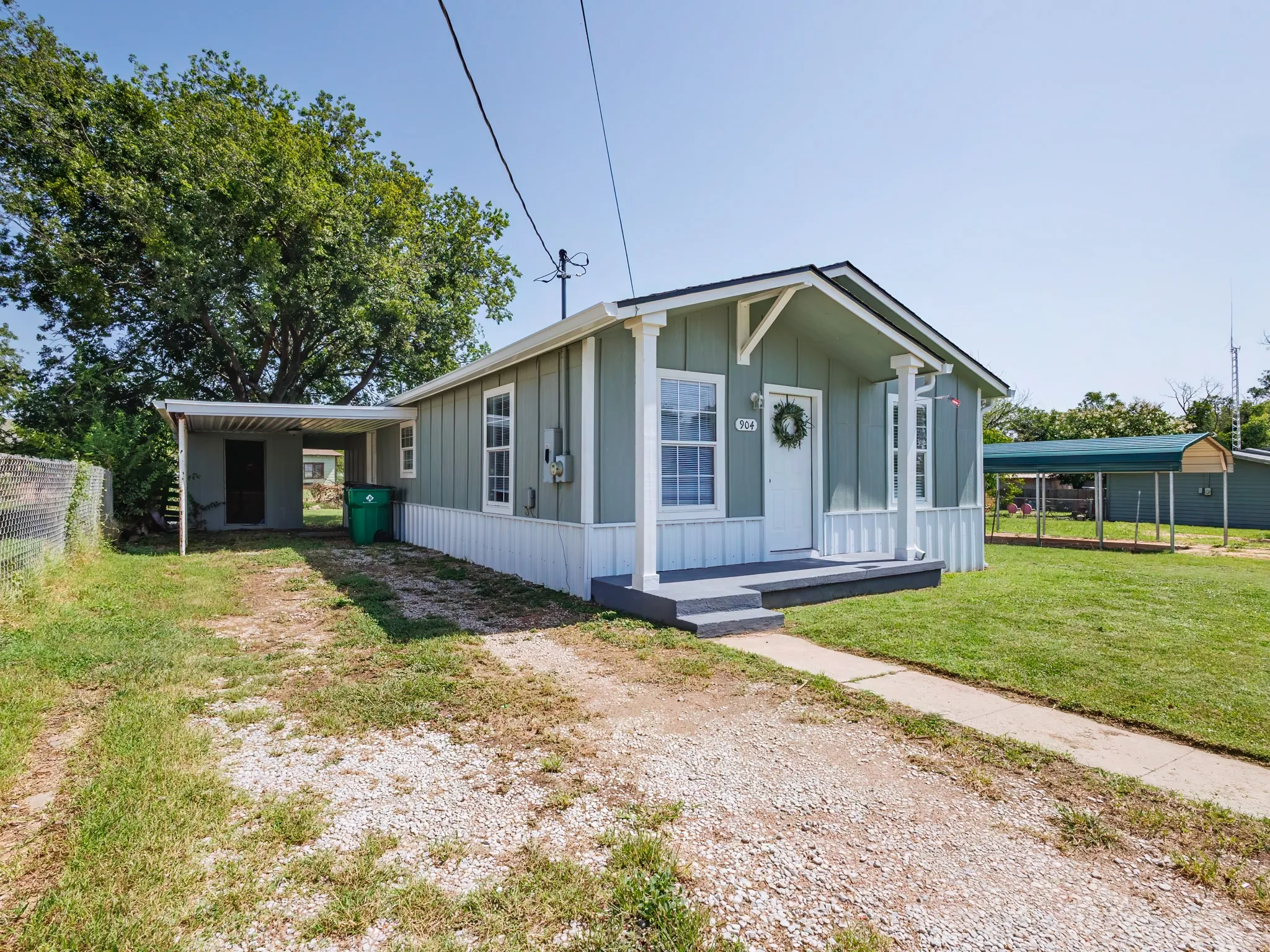 Single Family Residence For Sale in Coleman County , 904 W 1st Street, Coleman, Texas 76834, 3 Bedroom, 2 Bathroom, Garage spaces, 1,056 Sqft, built in 1950, mls#21338348, Real Estate Agent in Coleman, Homes For Sale in Coleman county, Homes For Sale in Coleman, Realtor in Coleman Texas, Real Estate Brokerage Independent Realty Texas, Luminita Cordes Realtor