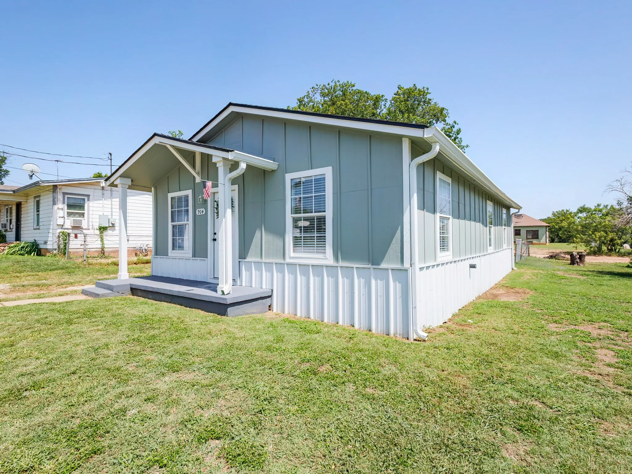 Single Family Residence For Sale in Coleman County , 904 W 1st Street, Coleman, Texas 76834, 3 Bedroom, 2 Bathroom, Garage spaces, 1,056 Sqft, built in 1950, mls#21338348, Real Estate Agent in Coleman, Homes For Sale in Coleman county, Homes For Sale in Coleman, Realtor in Coleman Texas, Real Estate Brokerage Independent Realty Texas, Luminita Cordes Realtor