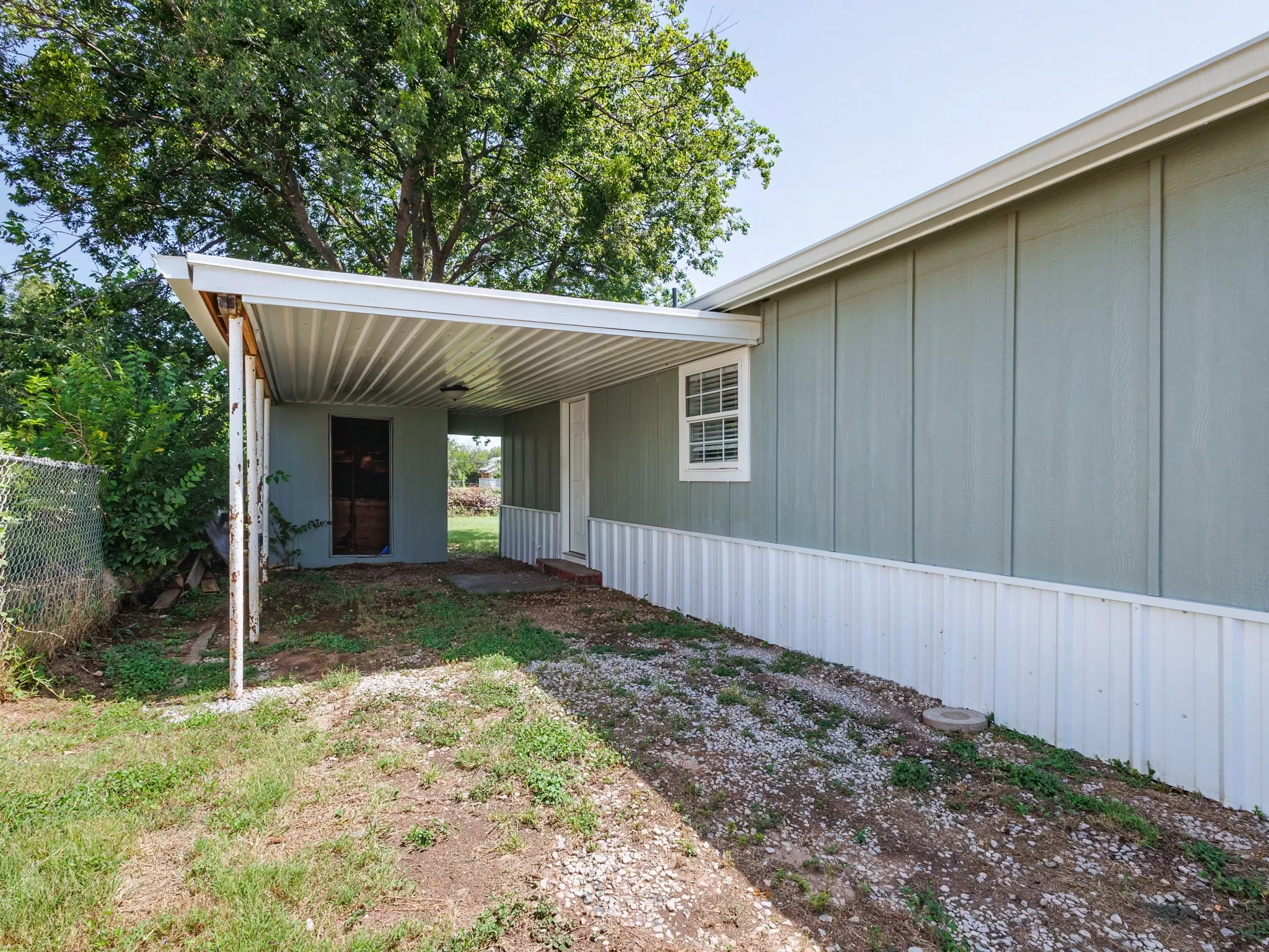Single Family Residence For Sale in Coleman County , 904 W 1st Street, Coleman, Texas 76834, 3 Bedroom, 2 Bathroom, Garage spaces, 1,056 Sqft, built in 1950, mls#21338348, Real Estate Agent in Coleman, Homes For Sale in Coleman county, Homes For Sale in Coleman, Realtor in Coleman Texas, Real Estate Brokerage Independent Realty Texas, Luminita Cordes Realtor