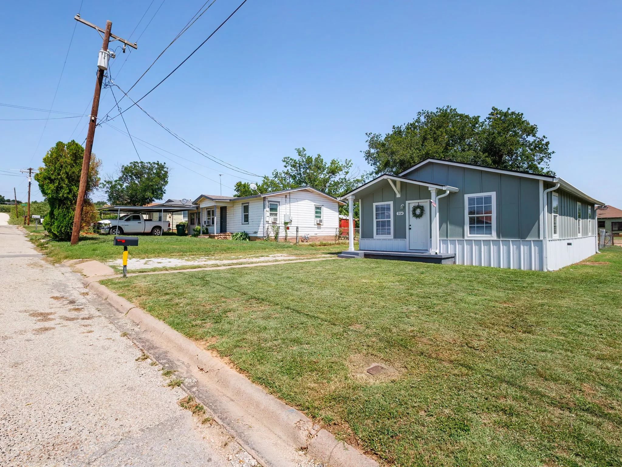 Single Family Residence For Sale in Coleman County , 904 W 1st Street, Coleman, Texas 76834, 3 Bedroom, 2 Bathroom, Garage spaces, 1,056 Sqft, built in 1950, mls#21338348, Real Estate Agent in Coleman, Homes For Sale in Coleman county, Homes For Sale in Coleman, Realtor in Coleman Texas, Real Estate Brokerage Independent Realty Texas, Luminita Cordes Realtor