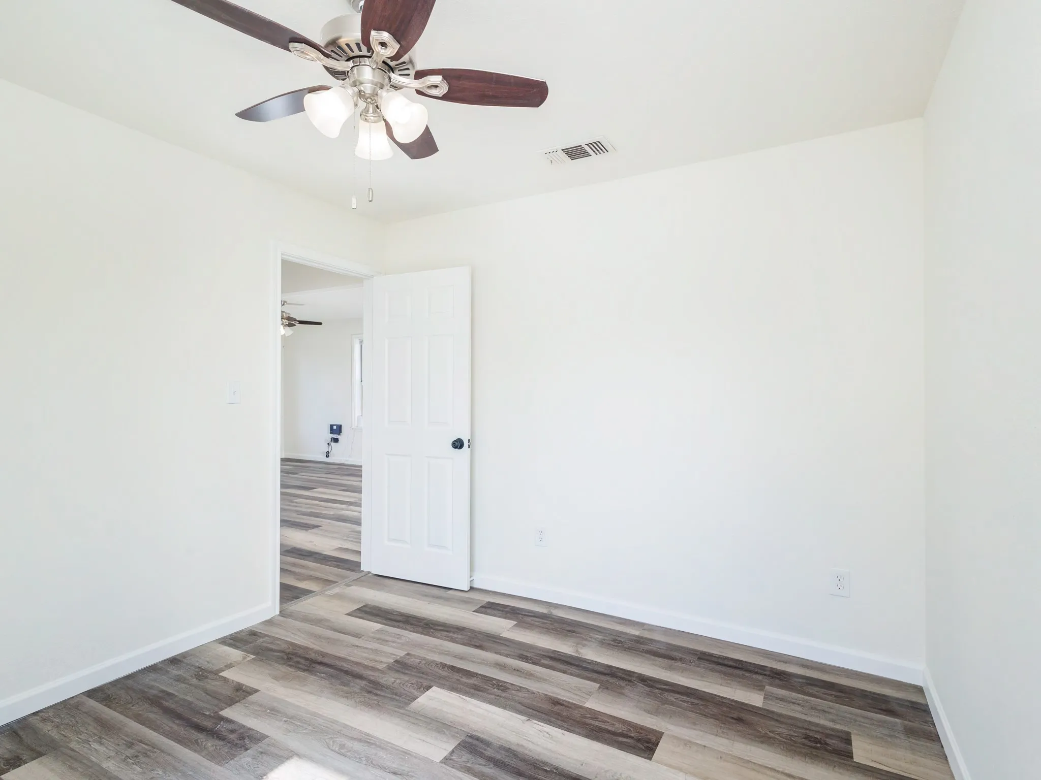 Single Family Residence For Sale in Coleman County , 904 W 1st Street, Coleman, Texas 76834, 3 Bedroom, 2 Bathroom, Garage spaces, 1,056 Sqft, built in 1950, mls#21338348, Real Estate Agent in Coleman, Homes For Sale in Coleman county, Homes For Sale in Coleman, Realtor in Coleman Texas, Real Estate Brokerage Independent Realty Texas, Luminita Cordes Realtor