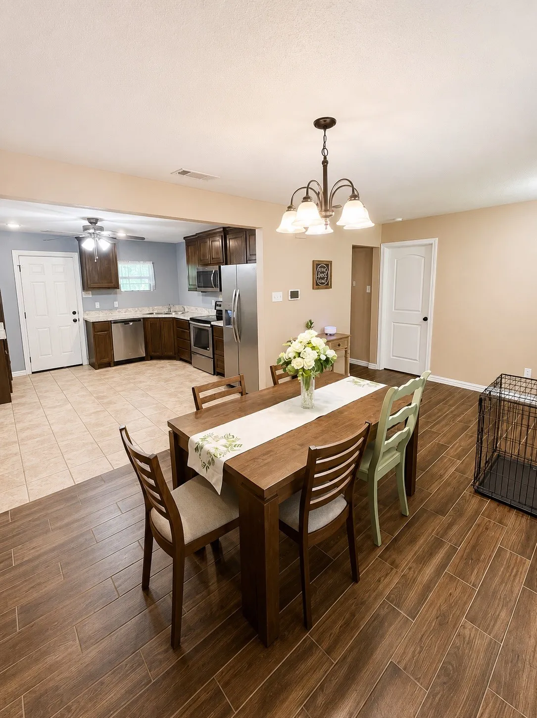 Single Family Residence For Sale in Tarrant County , 104 Lynn Drive, Azle, Texas 76020, 3 Bedroom, 2 Bathroom, Garage spaces, 1,376 Sqft, built in 1962, mls#21341199, Real Estate Agent in Azle, Homes For Sale in Tarrant county, Homes For Sale in Azle, Realtor in Azle Texas, Real Estate Brokerage Independent Realty Texas, Luminita Cordes Realtor