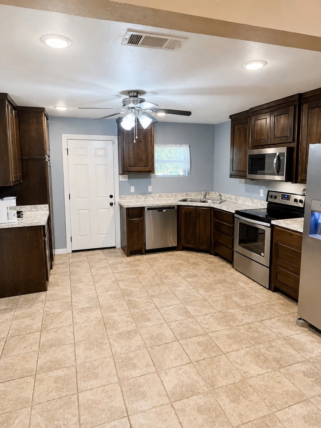 Single Family Residence For Sale in Tarrant County , 104 Lynn Drive, Azle, Texas 76020, 3 Bedroom, 2 Bathroom, Garage spaces, 1,376 Sqft, built in 1962, mls#21341199, Real Estate Agent in Azle, Homes For Sale in Tarrant county, Homes For Sale in Azle, Realtor in Azle Texas, Real Estate Brokerage Independent Realty Texas, Luminita Cordes Realtor