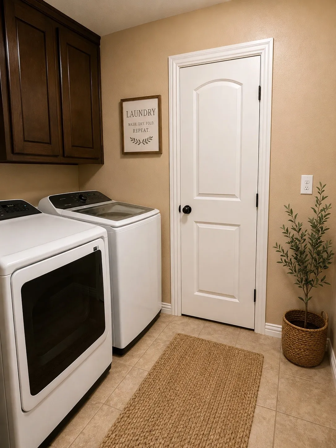 Single Family Residence For Sale in Tarrant County , 104 Lynn Drive, Azle, Texas 76020, 3 Bedroom, 2 Bathroom, Garage spaces, 1,376 Sqft, built in 1962, mls#21341199, Real Estate Agent in Azle, Homes For Sale in Tarrant county, Homes For Sale in Azle, Realtor in Azle Texas, Real Estate Brokerage Independent Realty Texas, Luminita Cordes Realtor