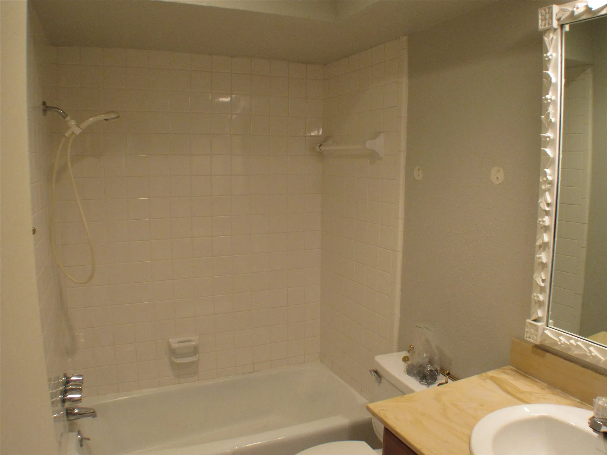 Duplex For Rent in Dallas County , 10406 Shadow Bend Drive, Dallas, Texas 75230, 3 Bedroom, 2 Bathroom, 2 Garage spaces, 1,618 Sqft, built in 1968, Price $2,600, mls#21342670, Real Estate Agent in Dallas, Homes For Rent in Dallas county, Homes For Rent in Dallas, Realtor in Dallas Texas, Real Estate Brokerage Independent Realty Texas, Luminita Cordes Realtor