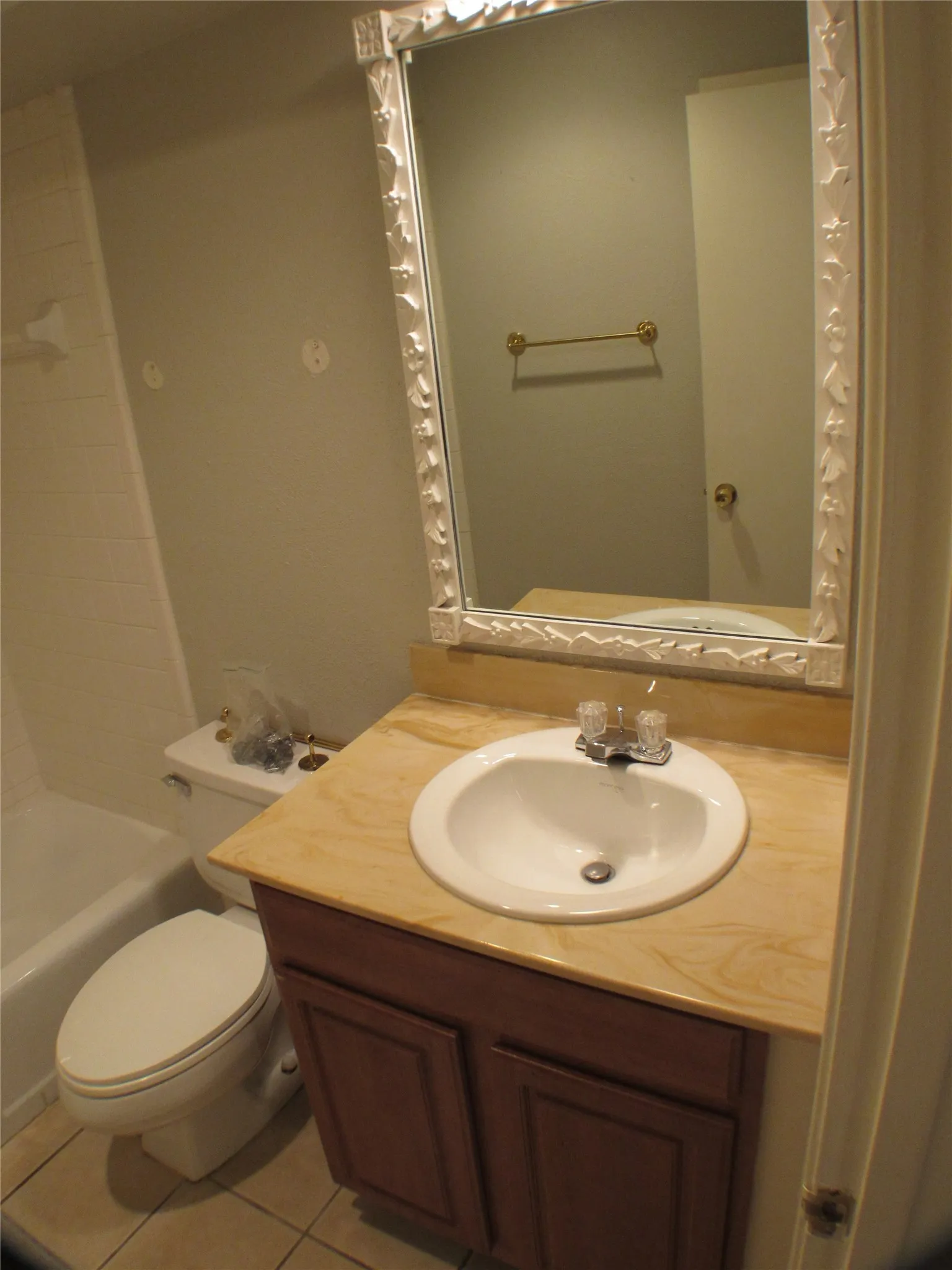 Duplex For Rent in Dallas County , 10406 Shadow Bend Drive, Dallas, Texas 75230, 3 Bedroom, 2 Bathroom, 2 Garage spaces, 1,618 Sqft, built in 1968, Price $2,600, mls#21342670, Real Estate Agent in Dallas, Homes For Rent in Dallas county, Homes For Rent in Dallas, Realtor in Dallas Texas, Real Estate Brokerage Independent Realty Texas, Luminita Cordes Realtor