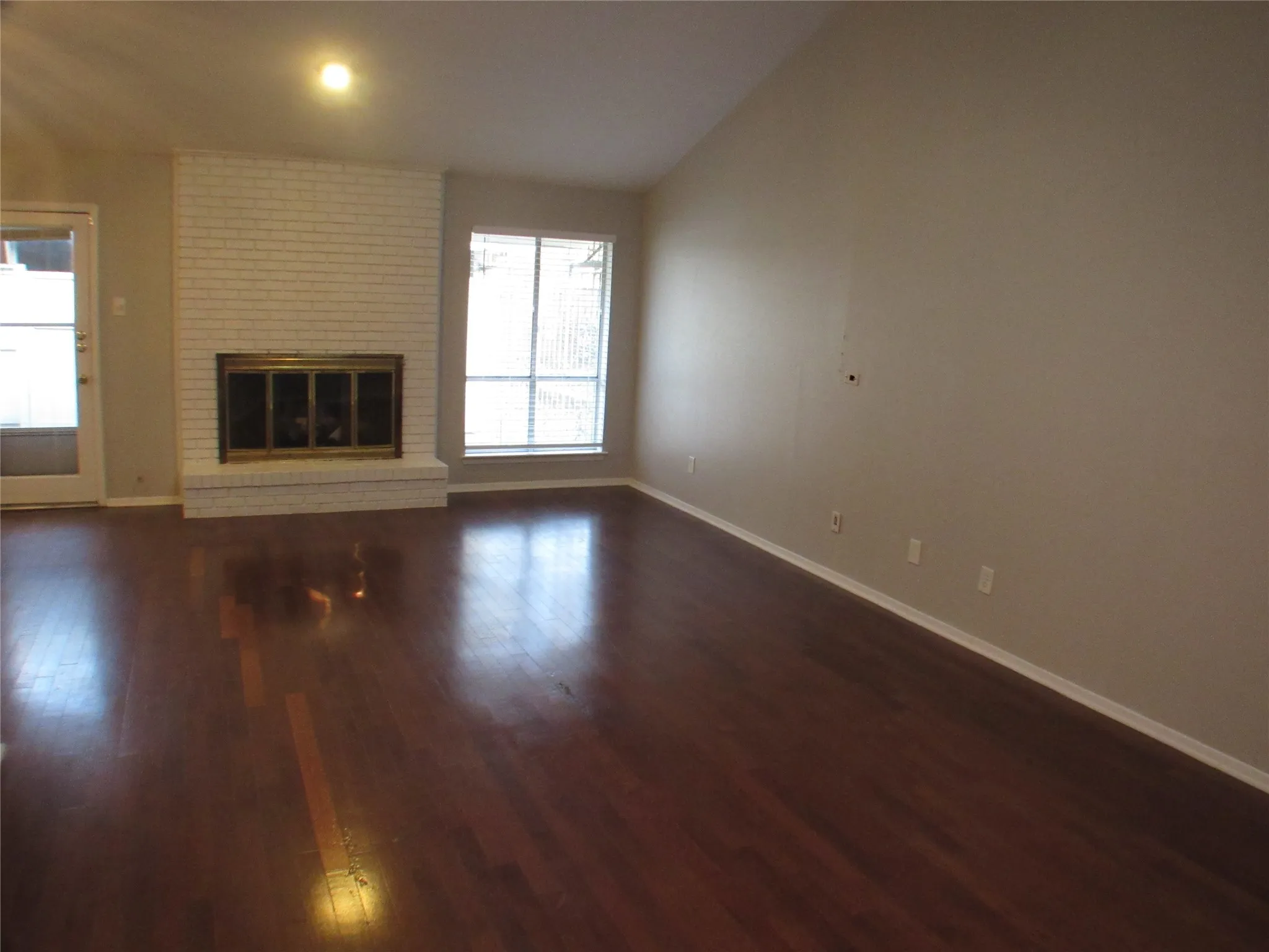 Duplex For Rent in Dallas County , 10406 Shadow Bend Drive, Dallas, Texas 75230, 3 Bedroom, 2 Bathroom, 2 Garage spaces, 1,618 Sqft, built in 1968, Price $2,600, mls#21342670, Real Estate Agent in Dallas, Homes For Rent in Dallas county, Homes For Rent in Dallas, Realtor in Dallas Texas, Real Estate Brokerage Independent Realty Texas, Luminita Cordes Realtor