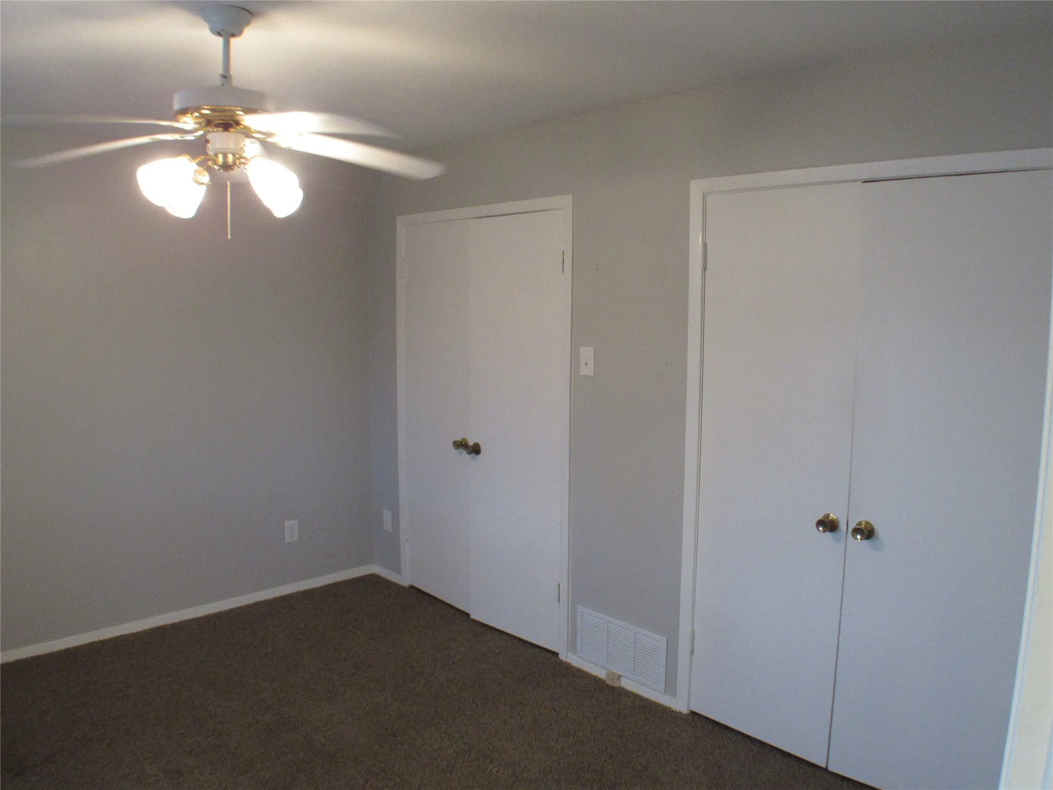 Duplex For Rent in Dallas County , 10406 Shadow Bend Drive, Dallas, Texas 75230, 3 Bedroom, 2 Bathroom, 2 Garage spaces, 1,618 Sqft, built in 1968, Price $2,600, mls#21342670, Real Estate Agent in Dallas, Homes For Rent in Dallas county, Homes For Rent in Dallas, Realtor in Dallas Texas, Real Estate Brokerage Independent Realty Texas, Luminita Cordes Realtor