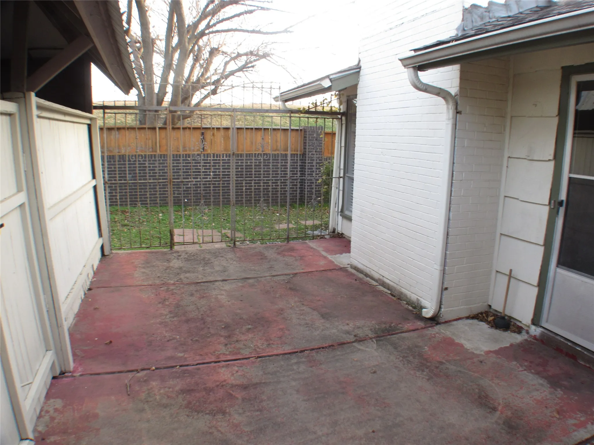 Duplex For Rent in Dallas County , 10406 Shadow Bend Drive, Dallas, Texas 75230, 3 Bedroom, 2 Bathroom, 2 Garage spaces, 1,618 Sqft, built in 1968, Price $2,600, mls#21342670, Real Estate Agent in Dallas, Homes For Rent in Dallas county, Homes For Rent in Dallas, Realtor in Dallas Texas, Real Estate Brokerage Independent Realty Texas, Luminita Cordes Realtor