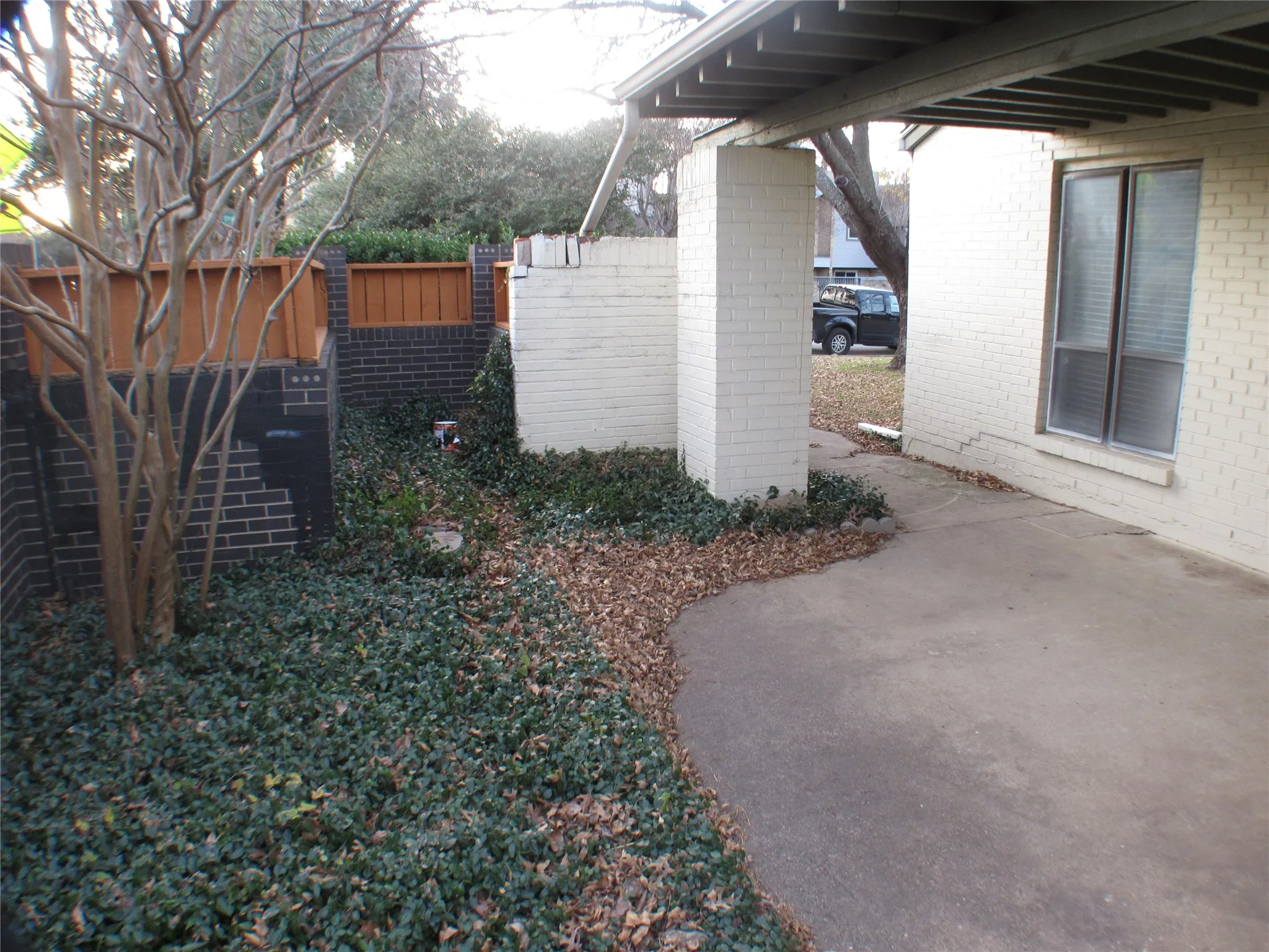 Duplex For Rent in Dallas County , 10406 Shadow Bend Drive, Dallas, Texas 75230, 3 Bedroom, 2 Bathroom, 2 Garage spaces, 1,618 Sqft, built in 1968, Price $2,600, mls#21342670, Real Estate Agent in Dallas, Homes For Rent in Dallas county, Homes For Rent in Dallas, Realtor in Dallas Texas, Real Estate Brokerage Independent Realty Texas, Luminita Cordes Realtor