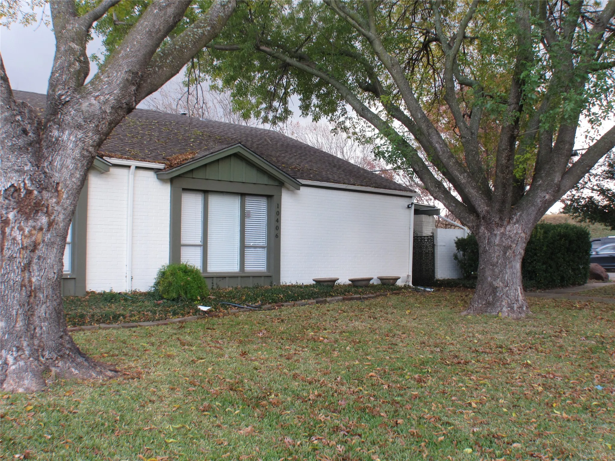 Duplex For Rent in Dallas County , 10406 Shadow Bend Drive, Dallas, Texas 75230, 3 Bedroom, 2 Bathroom, 2 Garage spaces, 1,618 Sqft, built in 1968, Price $2,600, mls#21342670, Real Estate Agent in Dallas, Homes For Rent in Dallas county, Homes For Rent in Dallas, Realtor in Dallas Texas, Real Estate Brokerage Independent Realty Texas, Luminita Cordes Realtor