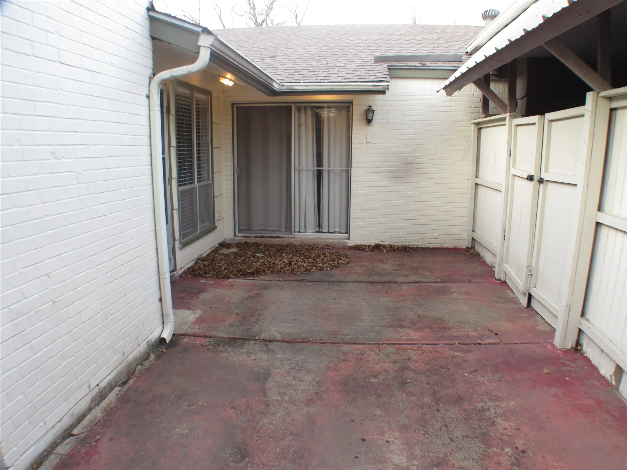 Duplex For Rent in Dallas County , 10406 Shadow Bend Drive, Dallas, Texas 75230, 3 Bedroom, 2 Bathroom, 2 Garage spaces, 1,618 Sqft, built in 1968, Price $2,600, mls#21342670, Real Estate Agent in Dallas, Homes For Rent in Dallas county, Homes For Rent in Dallas, Realtor in Dallas Texas, Real Estate Brokerage Independent Realty Texas, Luminita Cordes Realtor