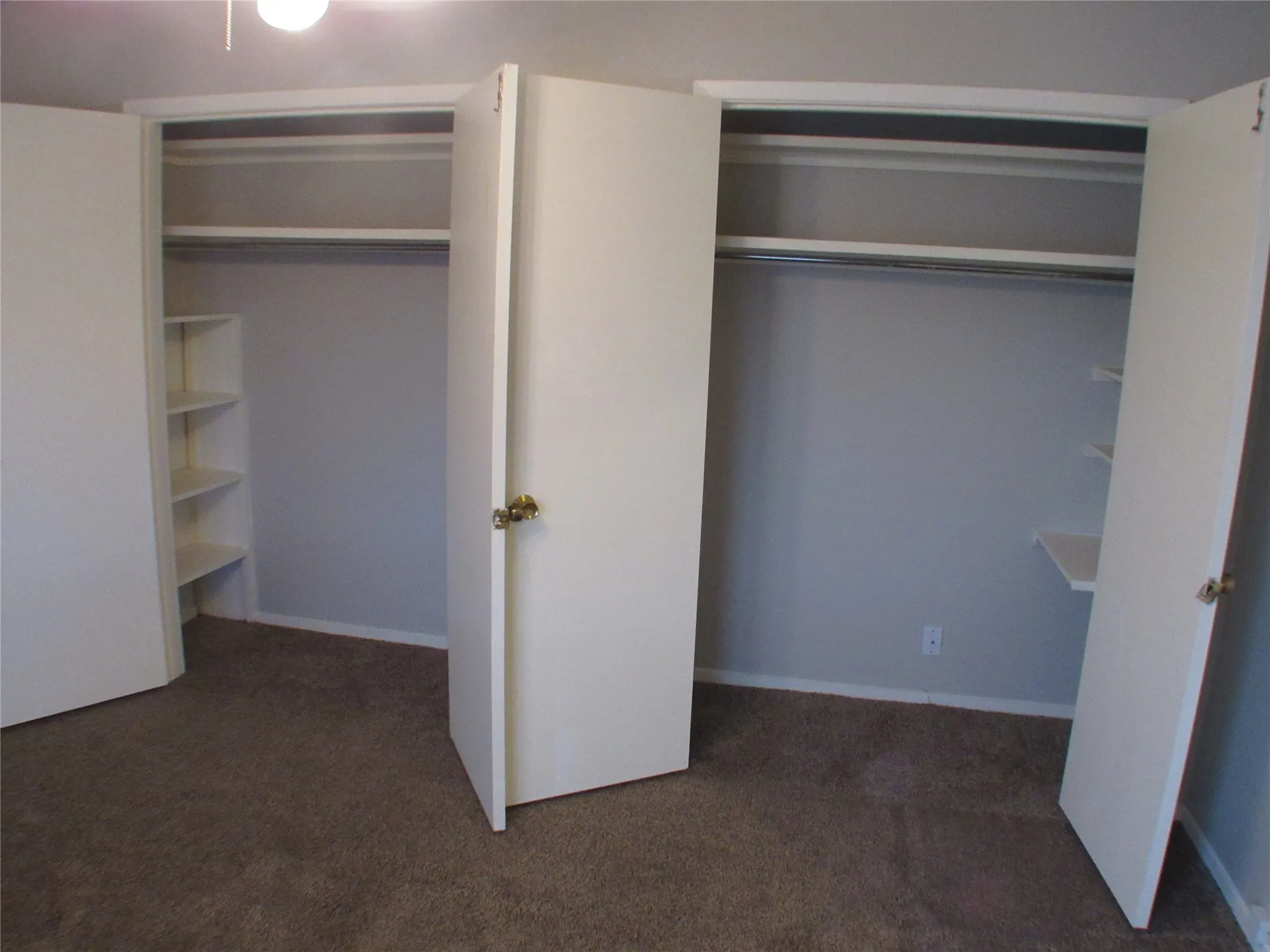 Duplex For Rent in Dallas County , 10406 Shadow Bend Drive, Dallas, Texas 75230, 3 Bedroom, 2 Bathroom, 2 Garage spaces, 1,618 Sqft, built in 1968, Price $2,600, mls#21342670, Real Estate Agent in Dallas, Homes For Rent in Dallas county, Homes For Rent in Dallas, Realtor in Dallas Texas, Real Estate Brokerage Independent Realty Texas, Luminita Cordes Realtor