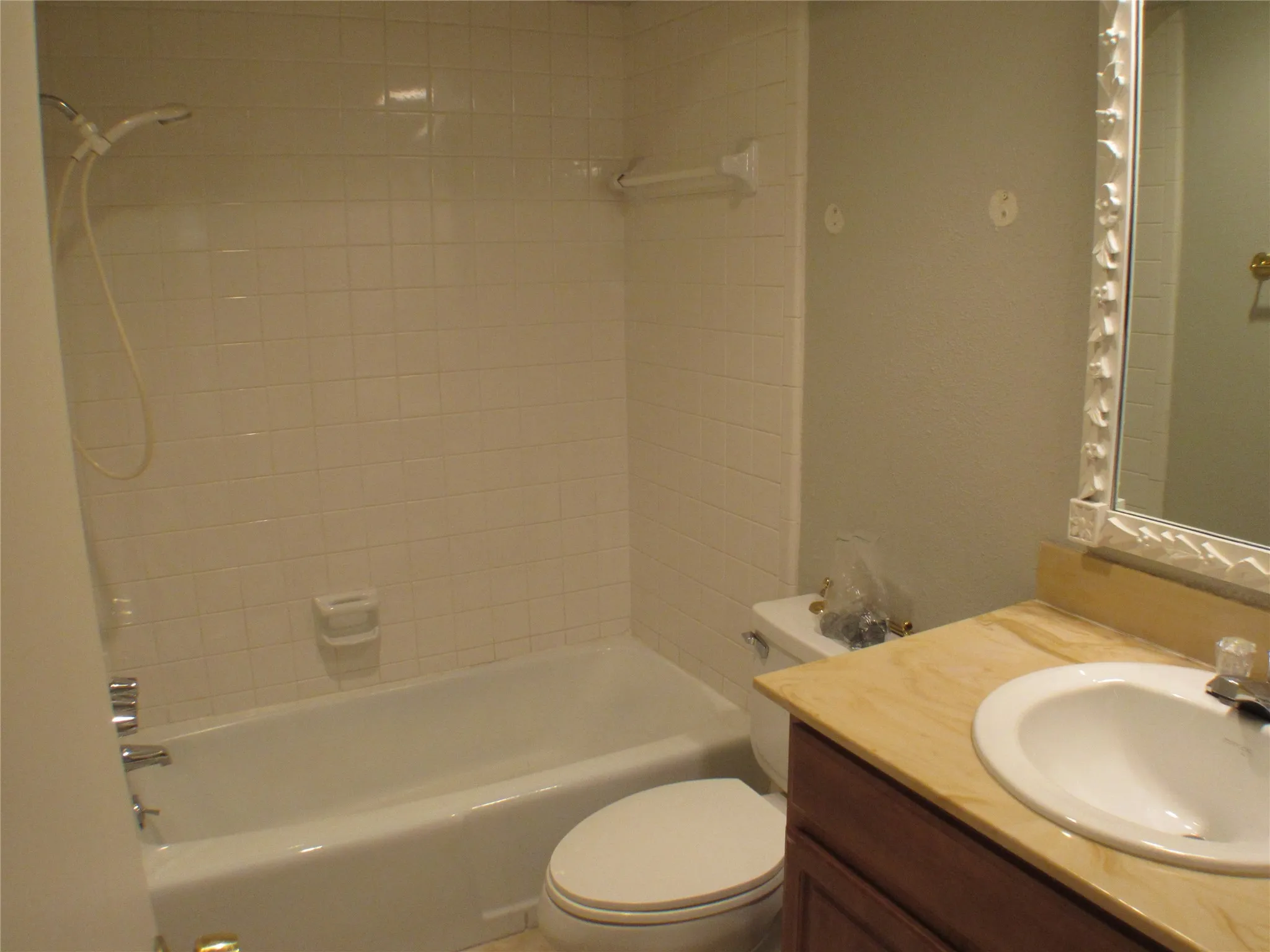 Duplex For Rent in Dallas County , 10406 Shadow Bend Drive, Dallas, Texas 75230, 3 Bedroom, 2 Bathroom, 2 Garage spaces, 1,618 Sqft, built in 1968, Price $2,600, mls#21342670, Real Estate Agent in Dallas, Homes For Rent in Dallas county, Homes For Rent in Dallas, Realtor in Dallas Texas, Real Estate Brokerage Independent Realty Texas, Luminita Cordes Realtor
