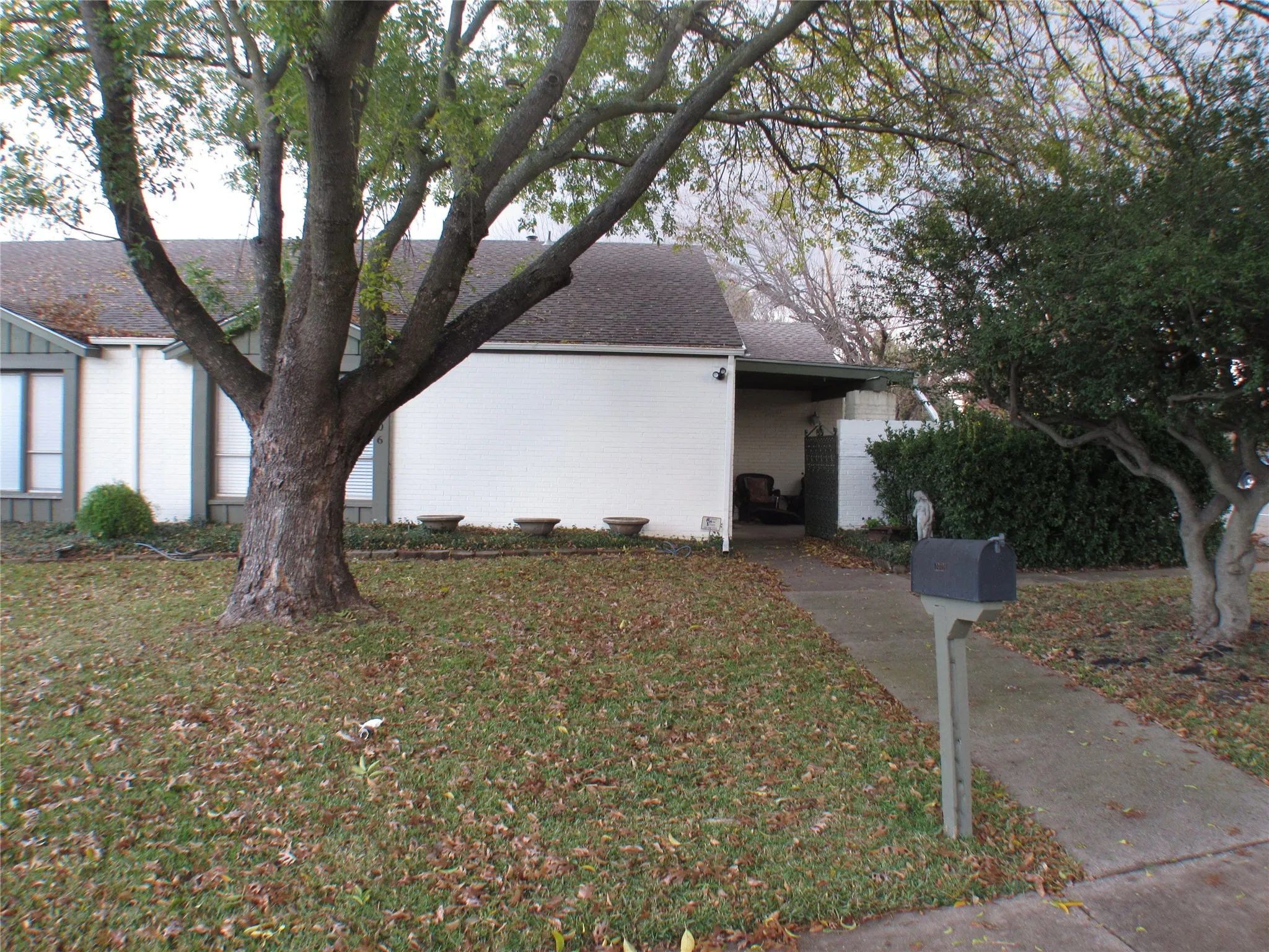 Duplex For Rent in Dallas County , 10406 Shadow Bend Drive, Dallas, Texas 75230, 3 Bedroom, 2 Bathroom, 2 Garage spaces, 1,618 Sqft, built in 1968, Price $2,600, mls#21342670, Real Estate Agent in Dallas, Homes For Rent in Dallas county, Homes For Rent in Dallas, Realtor in Dallas Texas, Real Estate Brokerage Independent Realty Texas, Luminita Cordes Realtor