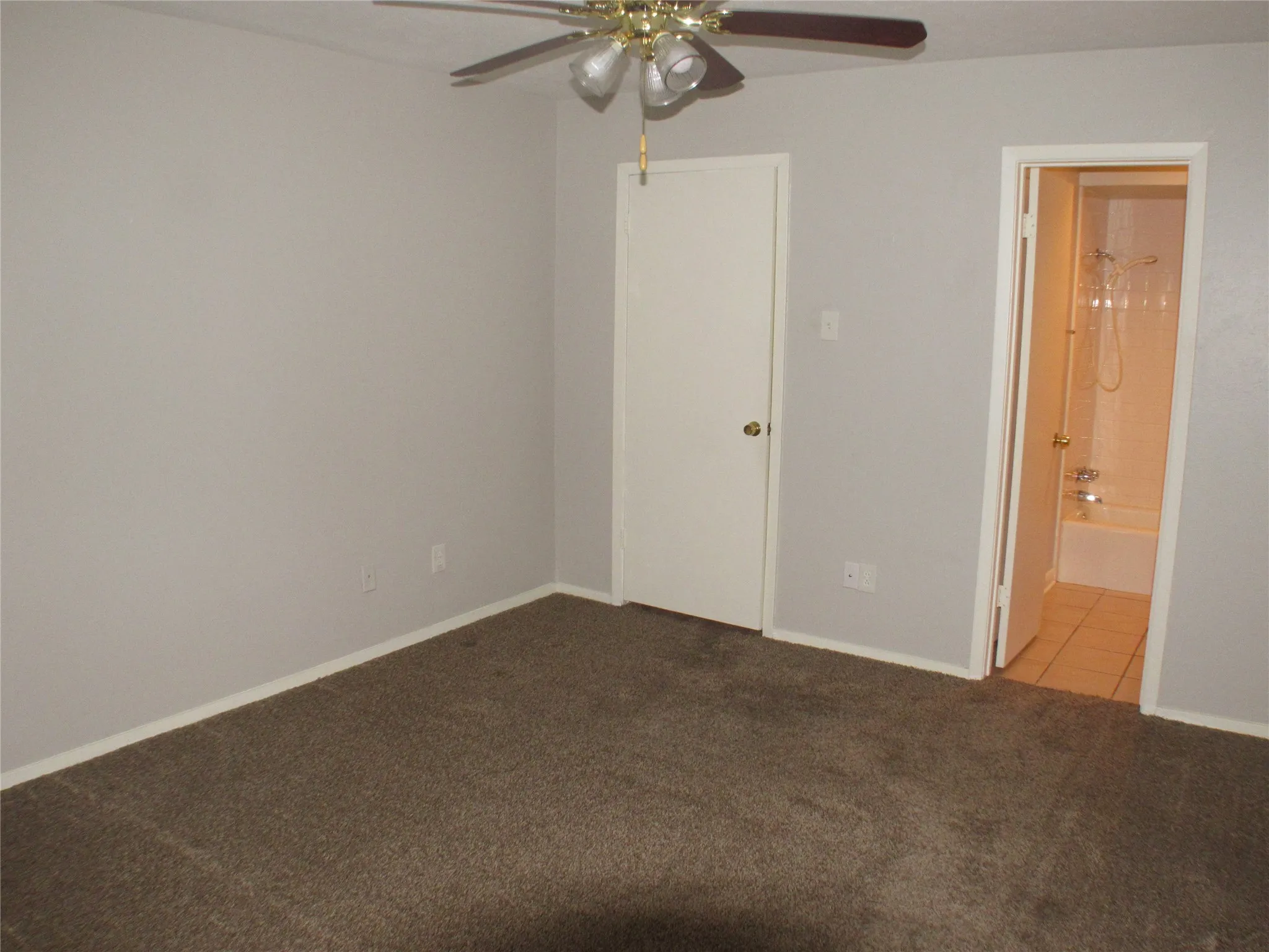 Duplex For Rent in Dallas County , 10406 Shadow Bend Drive, Dallas, Texas 75230, 3 Bedroom, 2 Bathroom, 2 Garage spaces, 1,618 Sqft, built in 1968, Price $2,600, mls#21342670, Real Estate Agent in Dallas, Homes For Rent in Dallas county, Homes For Rent in Dallas, Realtor in Dallas Texas, Real Estate Brokerage Independent Realty Texas, Luminita Cordes Realtor