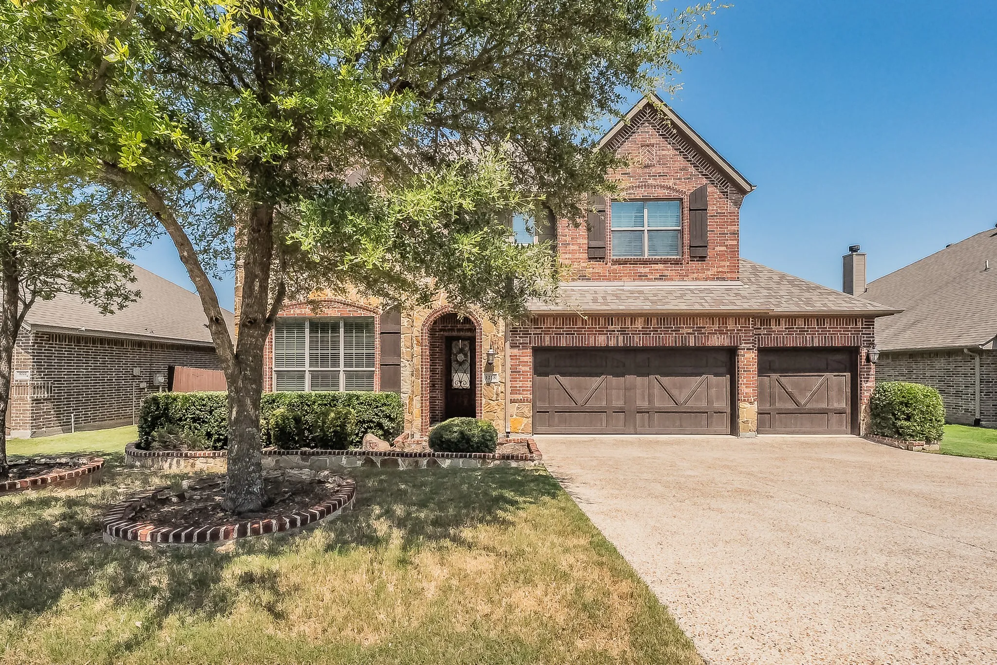 Single Family Residence For Sale in Parker County , 1218 Thistle Hill Trail, Weatherford, Texas 76087, 5 Bedroom, 4 Bathroom, 3 Garage spaces, 3,311 Sqft, built in 2015, mls#21342677, Real Estate Agent in Weatherford, Homes For Sale in Parker county, Homes For Sale in Weatherford, Realtor in Weatherford Texas, Real Estate Brokerage Independent Realty Texas, Luminita Cordes Realtor