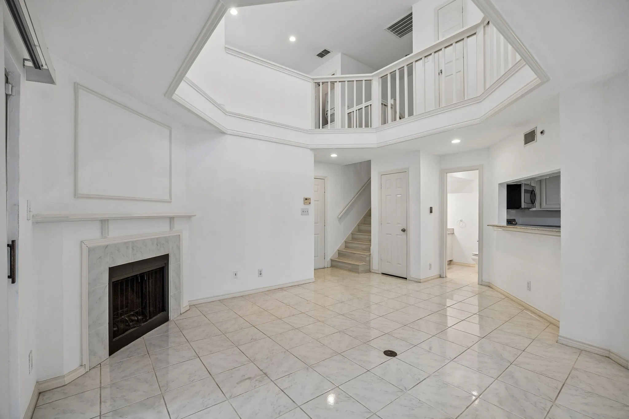 Condominium For Sale in Dallas County , 3033 San Jacinto Street 328, Dallas, Texas 75204, 2 Bedroom, 2 Bathroom, 2 Garage spaces, 1,042 Sqft, built in 1984, mls#21338211, Real Estate Agent in Dallas, Homes For Sale in Dallas county, Homes For Sale in Dallas, Realtor in Dallas Texas, Real Estate Brokerage Independent Realty Texas, Luminita Cordes Realtor