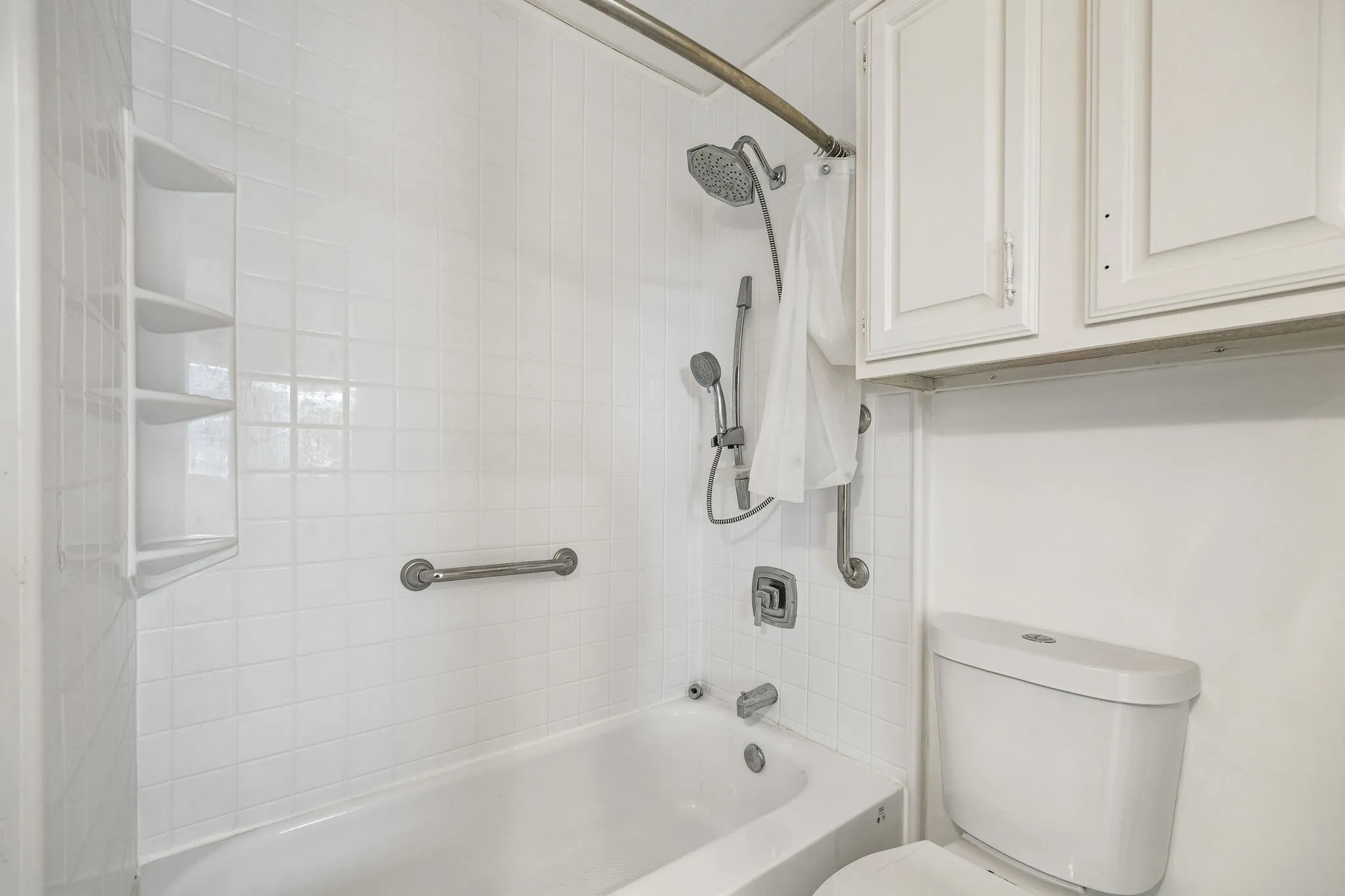 Condominium For Sale in Dallas County , 3033 San Jacinto Street 328, Dallas, Texas 75204, 2 Bedroom, 2 Bathroom, 2 Garage spaces, 1,042 Sqft, built in 1984, mls#21338211, Real Estate Agent in Dallas, Homes For Sale in Dallas county, Homes For Sale in Dallas, Realtor in Dallas Texas, Real Estate Brokerage Independent Realty Texas, Luminita Cordes Realtor