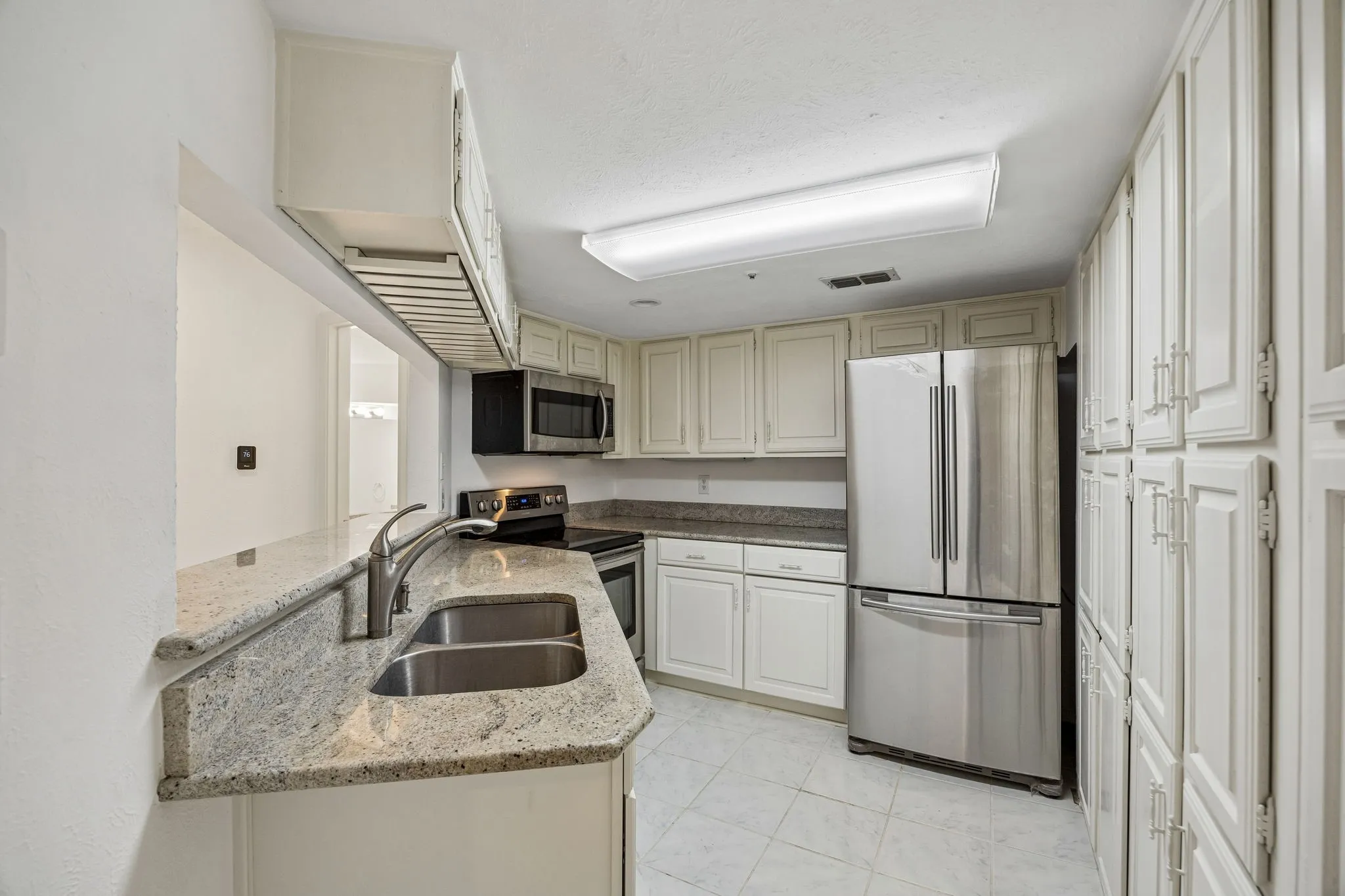 Condominium For Sale in Dallas County , 3033 San Jacinto Street 328, Dallas, Texas 75204, 2 Bedroom, 2 Bathroom, 2 Garage spaces, 1,042 Sqft, built in 1984, mls#21338211, Real Estate Agent in Dallas, Homes For Sale in Dallas county, Homes For Sale in Dallas, Realtor in Dallas Texas, Real Estate Brokerage Independent Realty Texas, Luminita Cordes Realtor