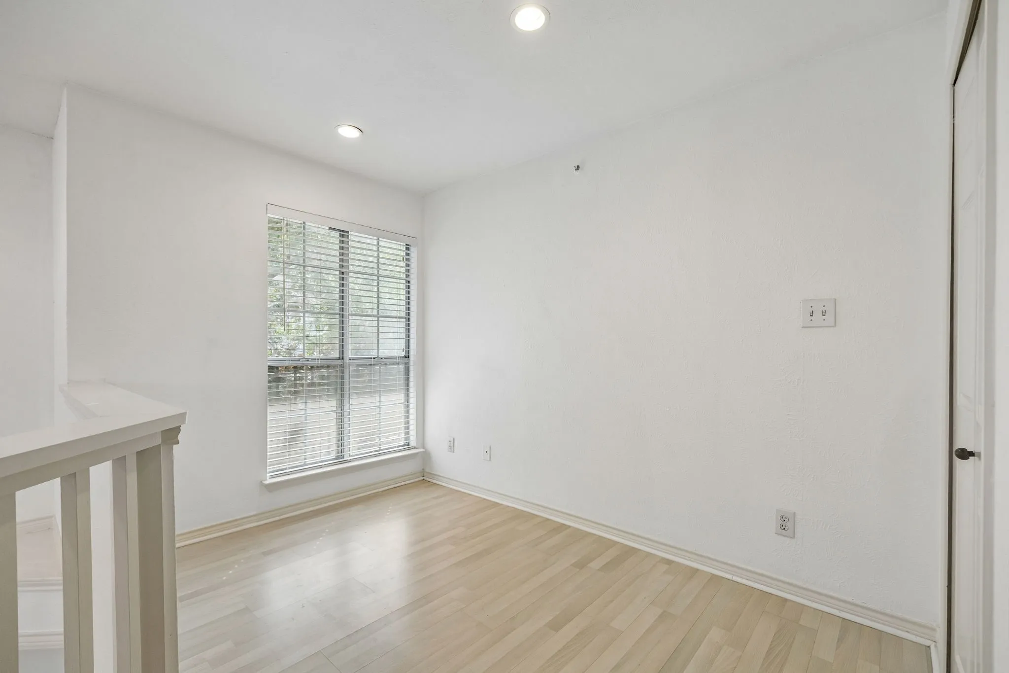 Condominium For Sale in Dallas County , 3033 San Jacinto Street 328, Dallas, Texas 75204, 2 Bedroom, 2 Bathroom, 2 Garage spaces, 1,042 Sqft, built in 1984, mls#21338211, Real Estate Agent in Dallas, Homes For Sale in Dallas county, Homes For Sale in Dallas, Realtor in Dallas Texas, Real Estate Brokerage Independent Realty Texas, Luminita Cordes Realtor