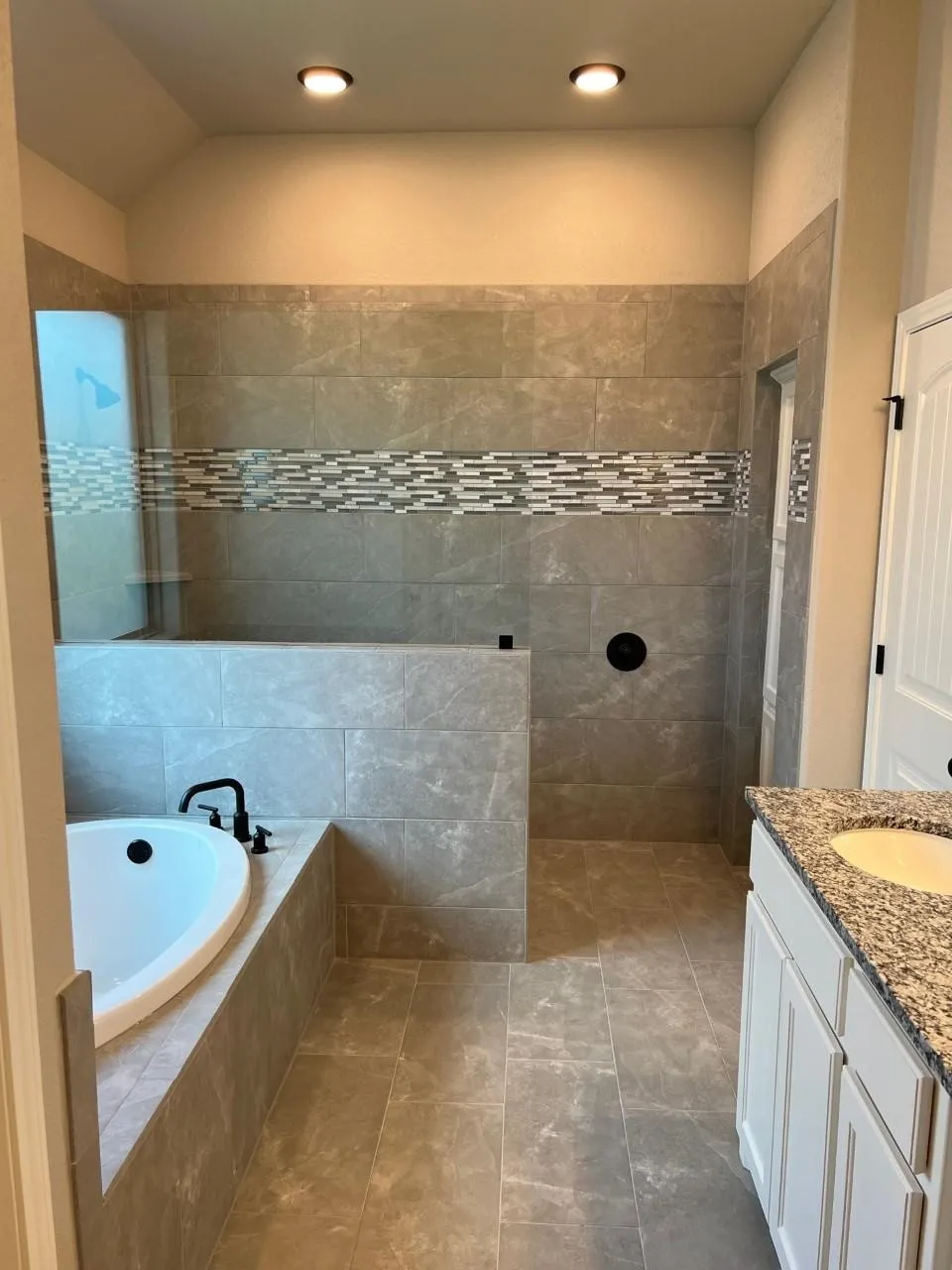 Single Family Residence For Rent in Erath County , 173 Crenshaw Court, Stephenville, Texas 76401, 4 Bedroom, 2 Bathroom, 2 Garage spaces, 2,324 Sqft, built in 2022, mls#21341797, Real Estate Agent in Stephenville, Homes For Rent in Erath county, Homes For Rent in Stephenville, Realtor in Stephenville Texas, Real Estate Brokerage Independent Realty Texas, Luminita Cordes Realtor
