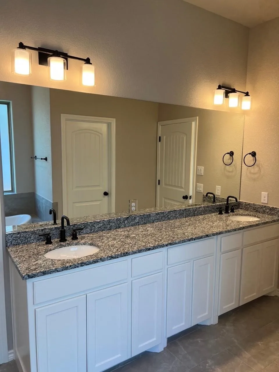 Single Family Residence For Rent in Erath County , 173 Crenshaw Court, Stephenville, Texas 76401, 4 Bedroom, 2 Bathroom, 2 Garage spaces, 2,324 Sqft, built in 2022, mls#21341797, Real Estate Agent in Stephenville, Homes For Rent in Erath county, Homes For Rent in Stephenville, Realtor in Stephenville Texas, Real Estate Brokerage Independent Realty Texas, Luminita Cordes Realtor