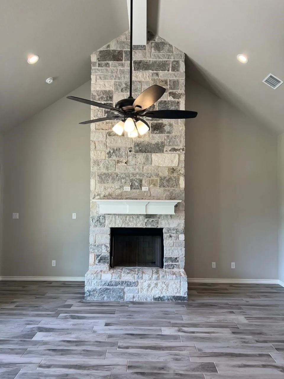 Single Family Residence For Rent in Erath County , 173 Crenshaw Court, Stephenville, Texas 76401, 4 Bedroom, 2 Bathroom, 2 Garage spaces, 2,324 Sqft, built in 2022, mls#21341797, Real Estate Agent in Stephenville, Homes For Rent in Erath county, Homes For Rent in Stephenville, Realtor in Stephenville Texas, Real Estate Brokerage Independent Realty Texas, Luminita Cordes Realtor