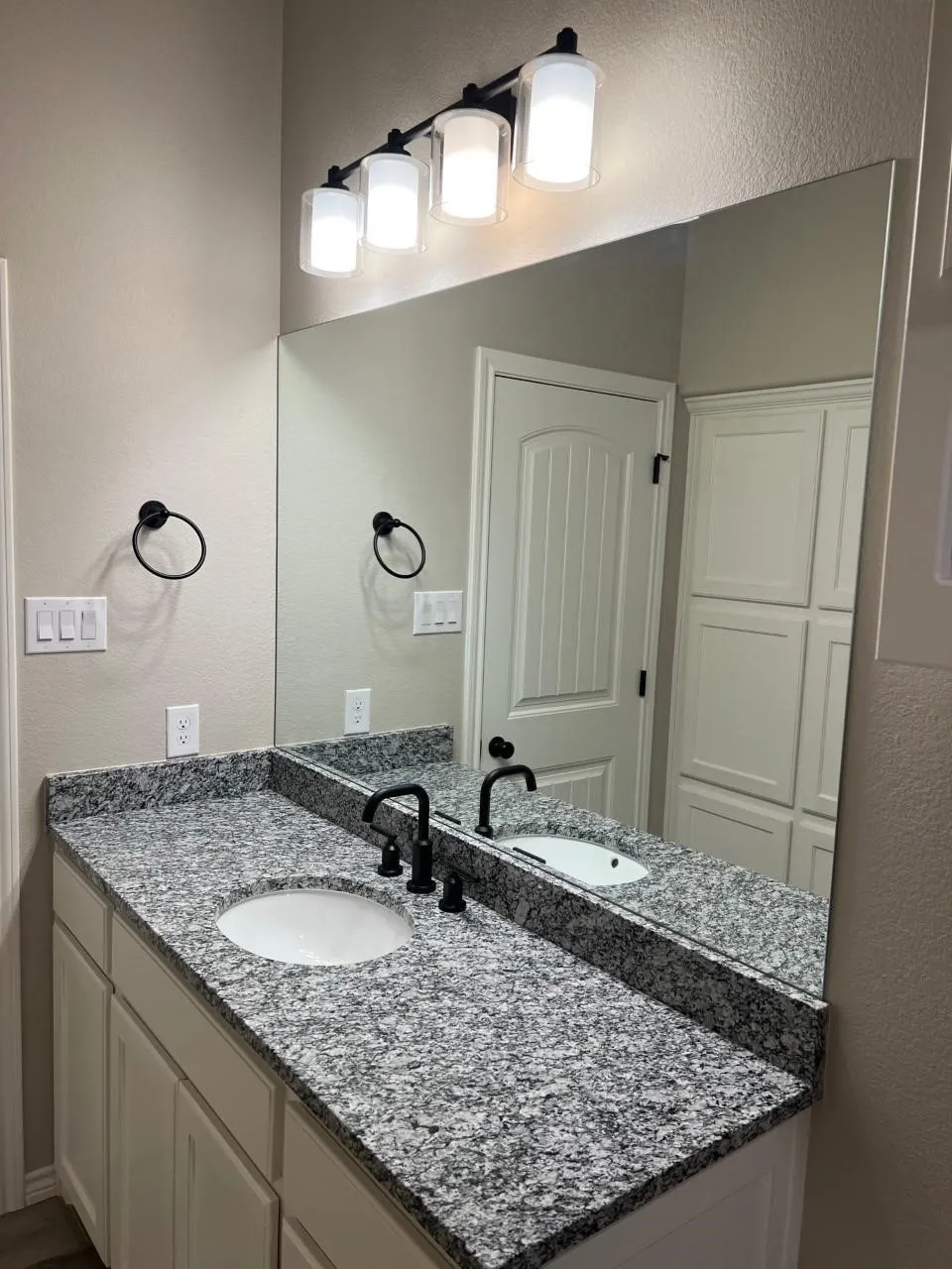 Single Family Residence For Rent in Erath County , 173 Crenshaw Court, Stephenville, Texas 76401, 4 Bedroom, 2 Bathroom, 2 Garage spaces, 2,324 Sqft, built in 2022, mls#21341797, Real Estate Agent in Stephenville, Homes For Rent in Erath county, Homes For Rent in Stephenville, Realtor in Stephenville Texas, Real Estate Brokerage Independent Realty Texas, Luminita Cordes Realtor