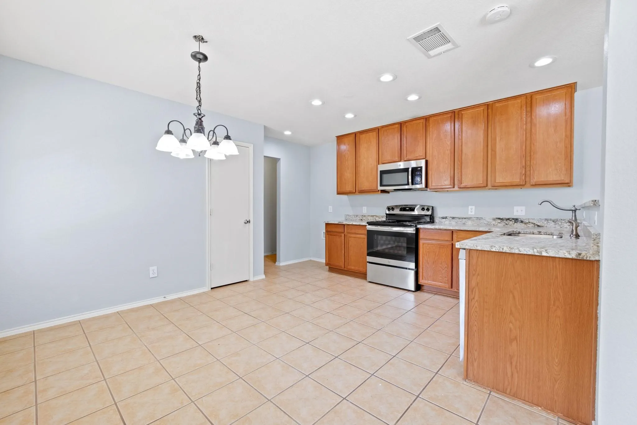 Single Family Residence For Rent in Denton County , 1138 Shearwater Avenue, Aubrey, Texas 76227, 3 Bedroom, 3 Bathroom, 2 Garage spaces, 2,050 Sqft, built in 2005, mls#21342689, Real Estate Agent in Aubrey, Homes For Rent in Denton county, Homes For Rent in Aubrey, Realtor in Aubrey Texas, Real Estate Brokerage Independent Realty Texas, Luminita Cordes Realtor