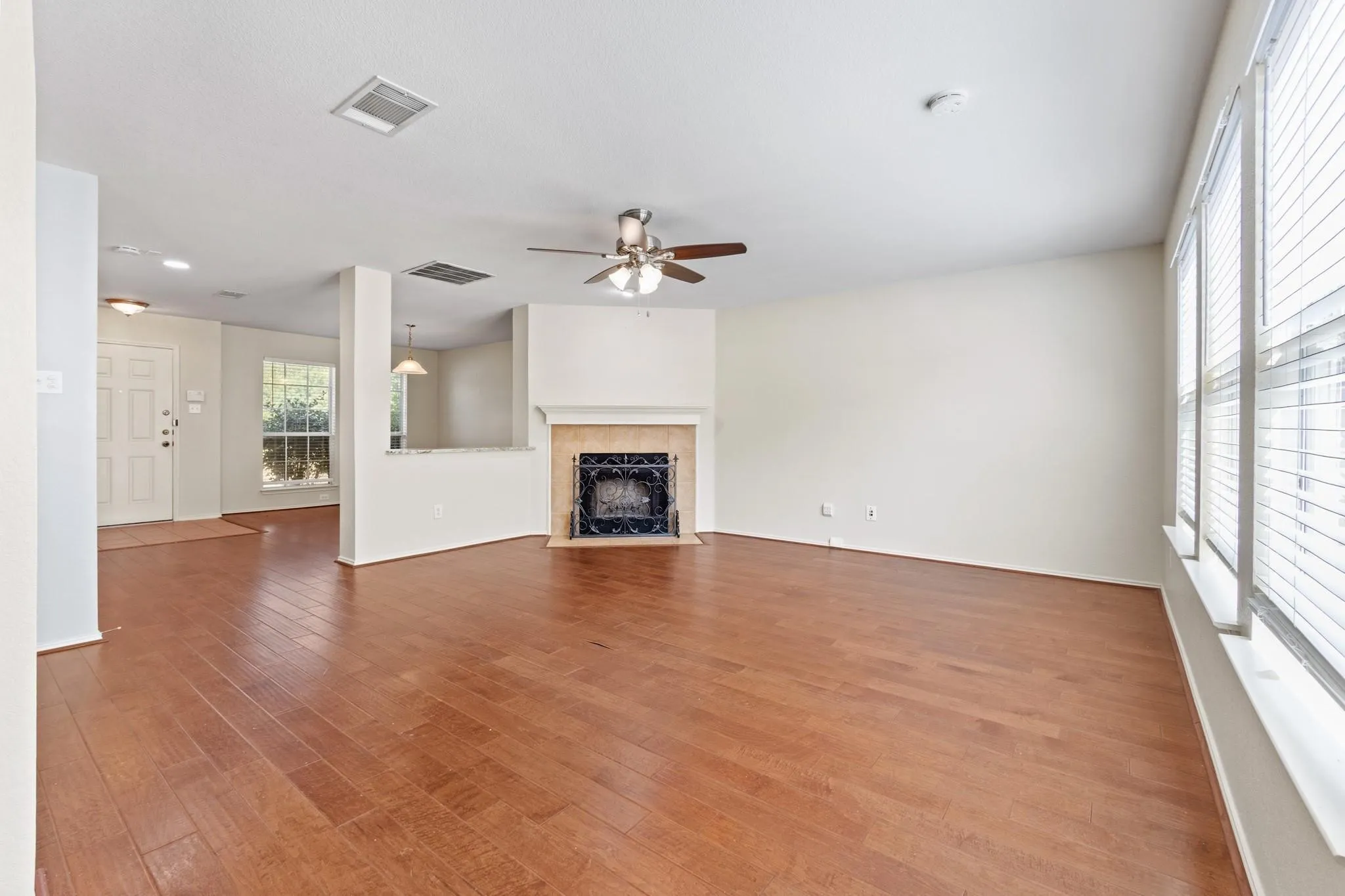 Single Family Residence For Rent in Denton County , 1138 Shearwater Avenue, Aubrey, Texas 76227, 3 Bedroom, 3 Bathroom, 2 Garage spaces, 2,050 Sqft, built in 2005, mls#21342689, Real Estate Agent in Aubrey, Homes For Rent in Denton county, Homes For Rent in Aubrey, Realtor in Aubrey Texas, Real Estate Brokerage Independent Realty Texas, Luminita Cordes Realtor