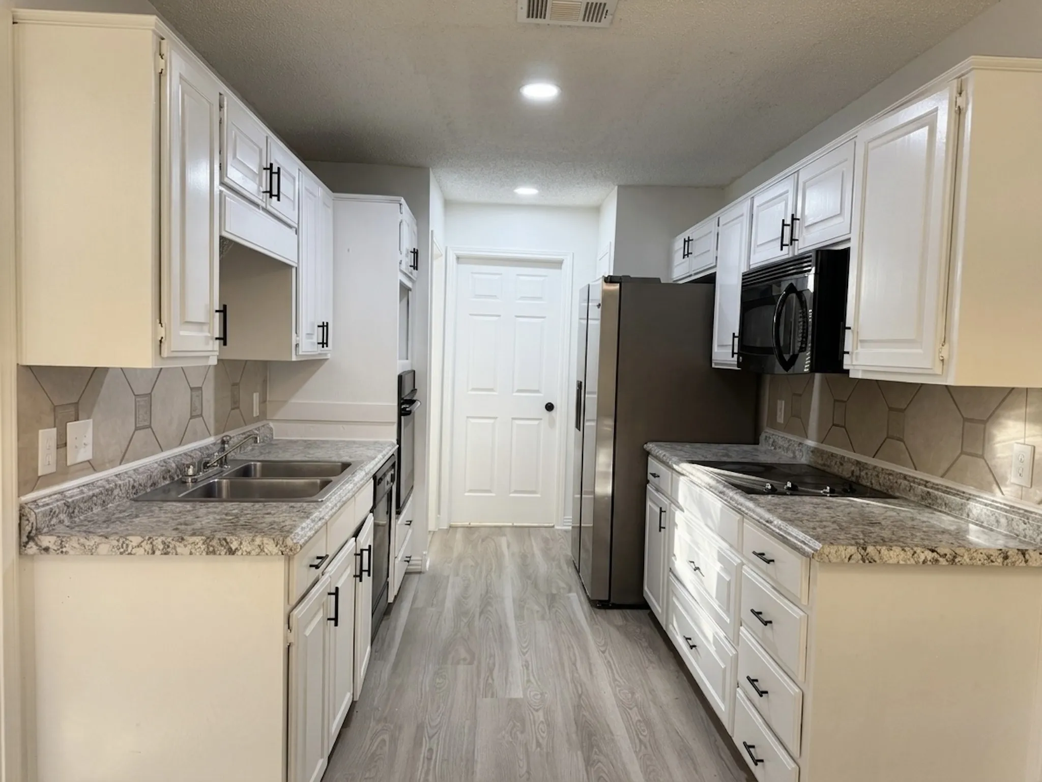 Single Family Residence For Sale in Tarrant County , 124 Brushy Mound Road, Burleson, Texas 76028, 3 Bedroom, 2 Bathroom, 2 Garage spaces, 1,840 Sqft, built in 1986, mls#21339705, Real Estate Agent in Burleson, Homes For Sale in Tarrant county, Homes For Sale in Burleson, Realtor in Burleson Texas, Real Estate Brokerage Independent Realty Texas, Luminita Cordes Realtor