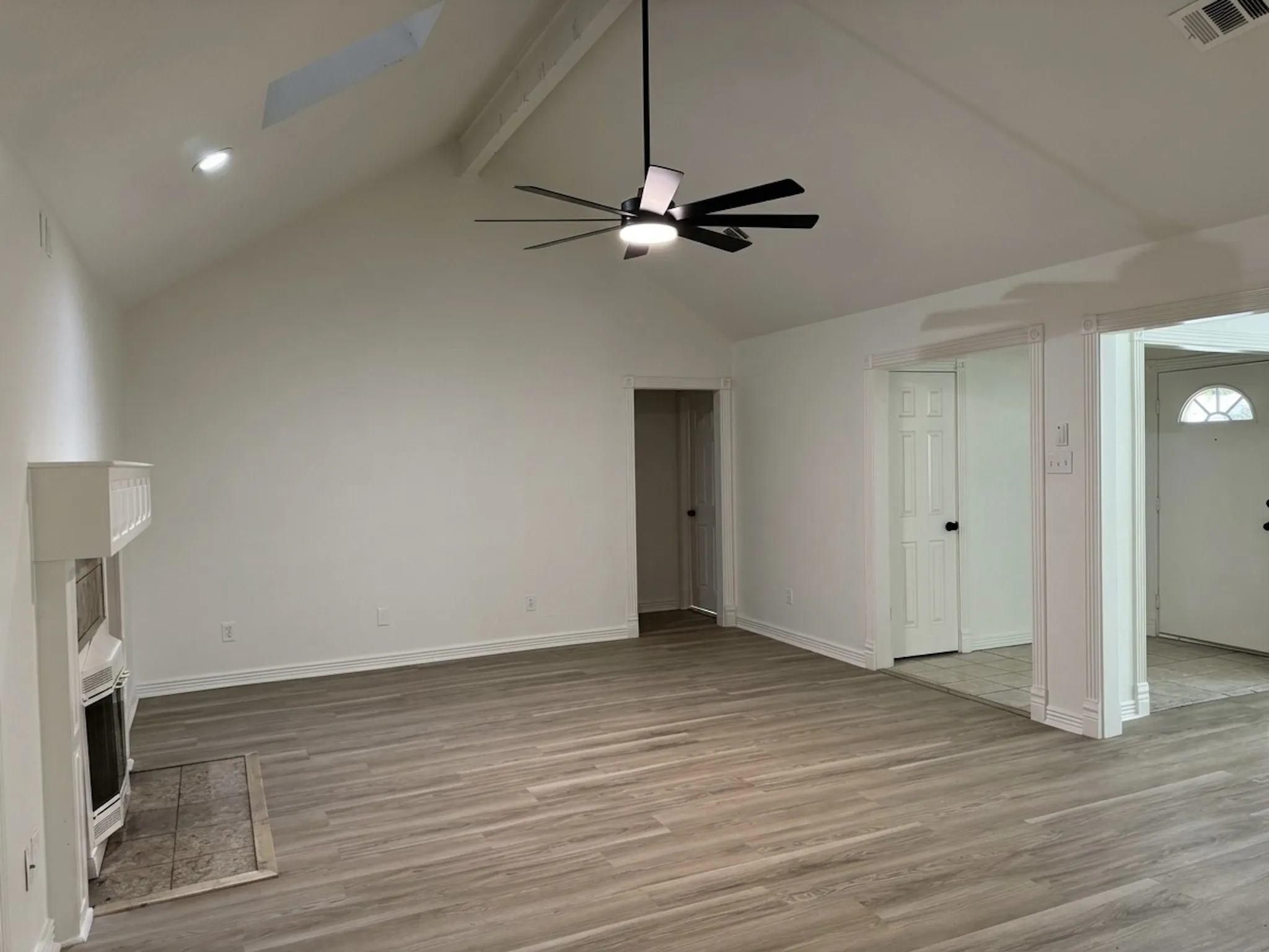Single Family Residence For Sale in Tarrant County , 124 Brushy Mound Road, Burleson, Texas 76028, 3 Bedroom, 2 Bathroom, 2 Garage spaces, 1,840 Sqft, built in 1986, mls#21339705, Real Estate Agent in Burleson, Homes For Sale in Tarrant county, Homes For Sale in Burleson, Realtor in Burleson Texas, Real Estate Brokerage Independent Realty Texas, Luminita Cordes Realtor