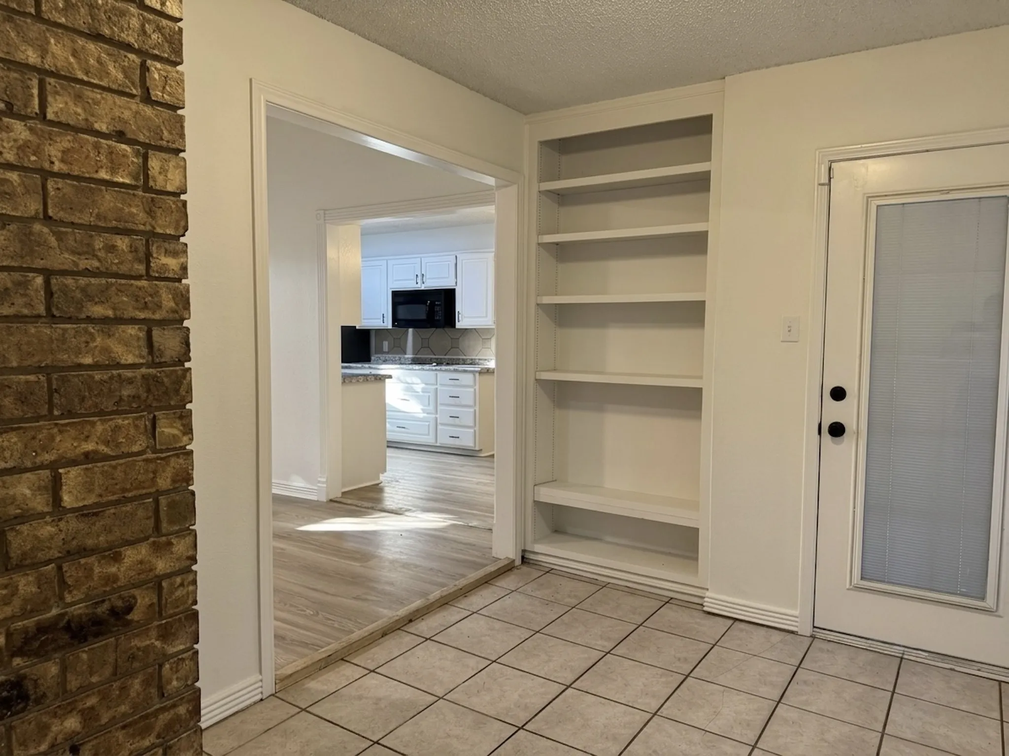 Single Family Residence For Sale in Tarrant County , 124 Brushy Mound Road, Burleson, Texas 76028, 3 Bedroom, 2 Bathroom, 2 Garage spaces, 1,840 Sqft, built in 1986, mls#21339705, Real Estate Agent in Burleson, Homes For Sale in Tarrant county, Homes For Sale in Burleson, Realtor in Burleson Texas, Real Estate Brokerage Independent Realty Texas, Luminita Cordes Realtor