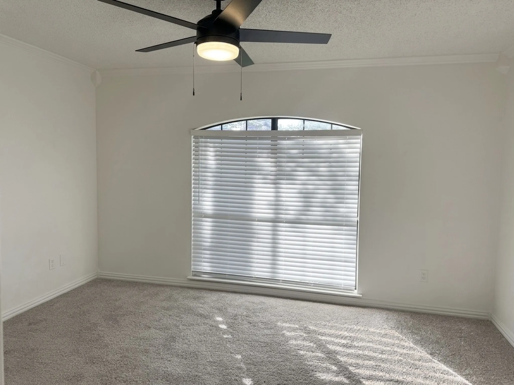 Single Family Residence For Sale in Tarrant County , 124 Brushy Mound Road, Burleson, Texas 76028, 3 Bedroom, 2 Bathroom, 2 Garage spaces, 1,840 Sqft, built in 1986, mls#21339705, Real Estate Agent in Burleson, Homes For Sale in Tarrant county, Homes For Sale in Burleson, Realtor in Burleson Texas, Real Estate Brokerage Independent Realty Texas, Luminita Cordes Realtor