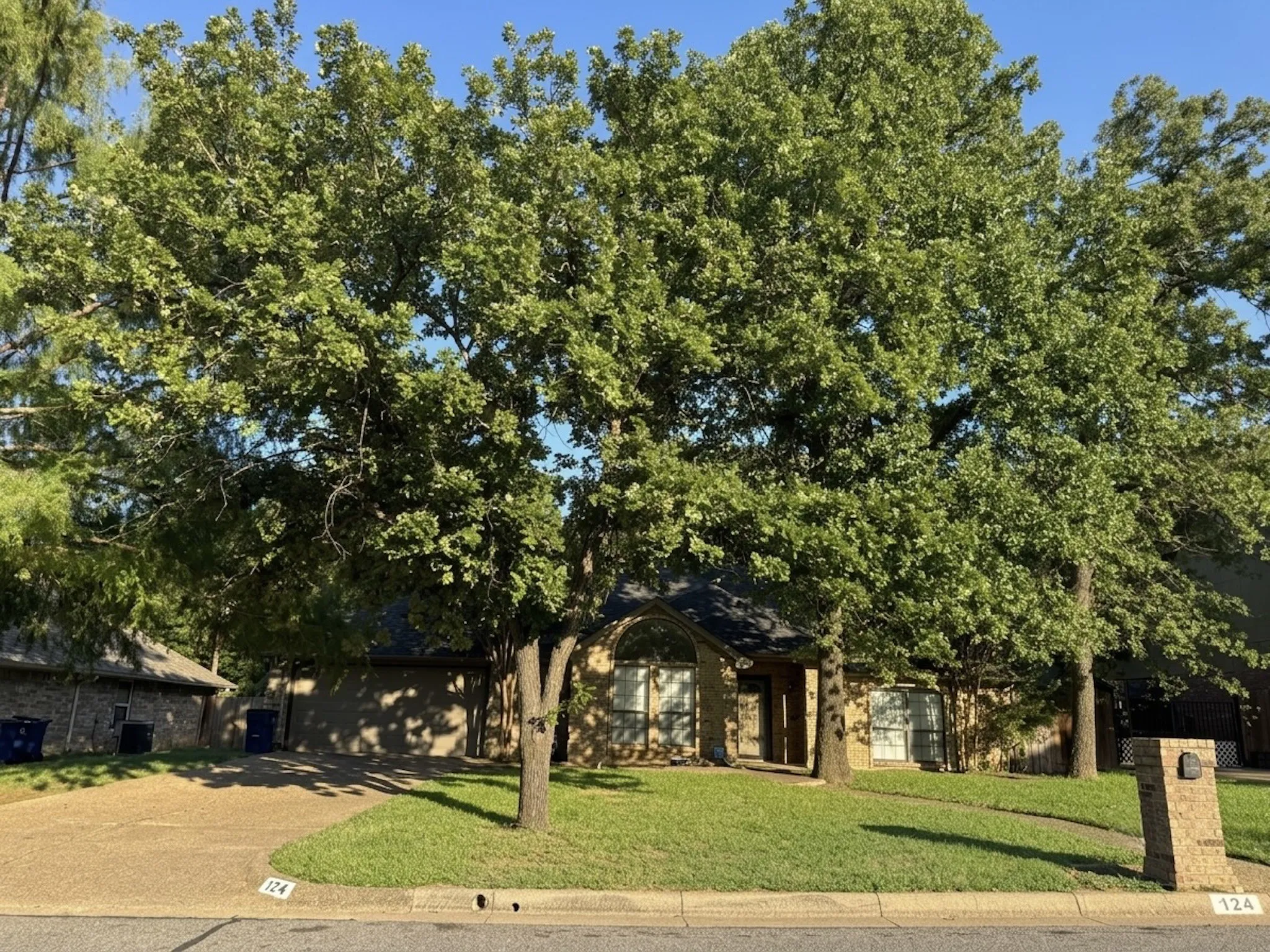Single Family Residence For Sale in Tarrant County , 124 Brushy Mound Road, Burleson, Texas 76028, 3 Bedroom, 2 Bathroom, 2 Garage spaces, 1,840 Sqft, built in 1986, mls#21339705, Real Estate Agent in Burleson, Homes For Sale in Tarrant county, Homes For Sale in Burleson, Realtor in Burleson Texas, Real Estate Brokerage Independent Realty Texas, Luminita Cordes Realtor