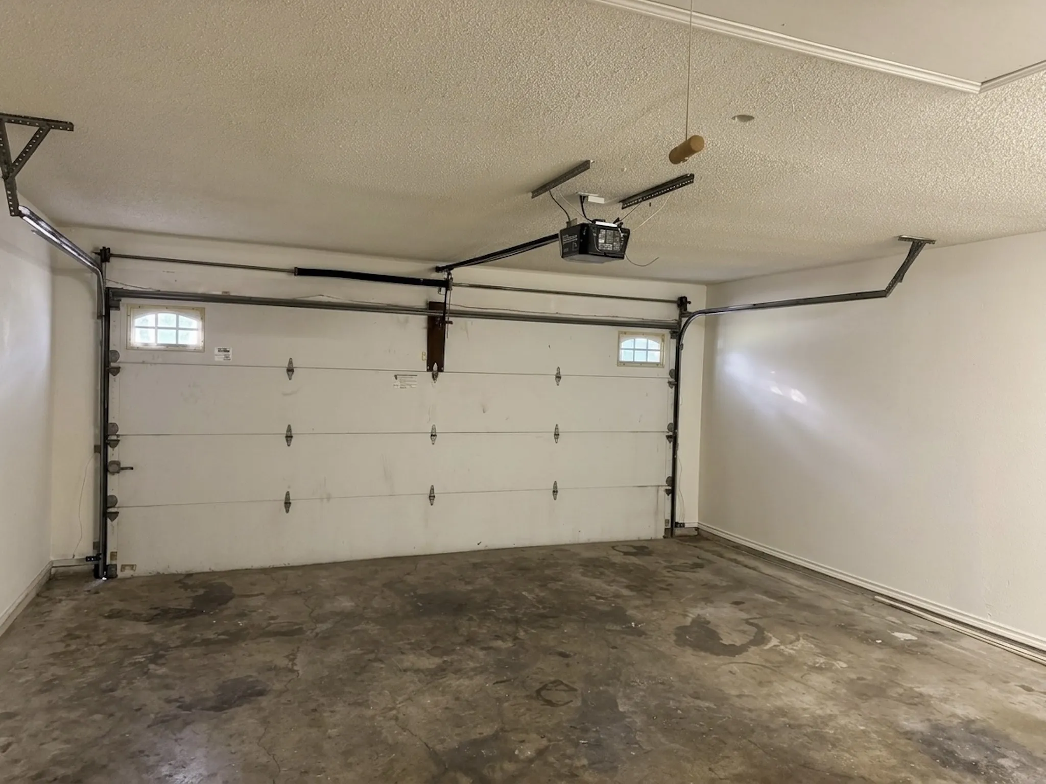 Single Family Residence For Sale in Tarrant County , 124 Brushy Mound Road, Burleson, Texas 76028, 3 Bedroom, 2 Bathroom, 2 Garage spaces, 1,840 Sqft, built in 1986, mls#21339705, Real Estate Agent in Burleson, Homes For Sale in Tarrant county, Homes For Sale in Burleson, Realtor in Burleson Texas, Real Estate Brokerage Independent Realty Texas, Luminita Cordes Realtor