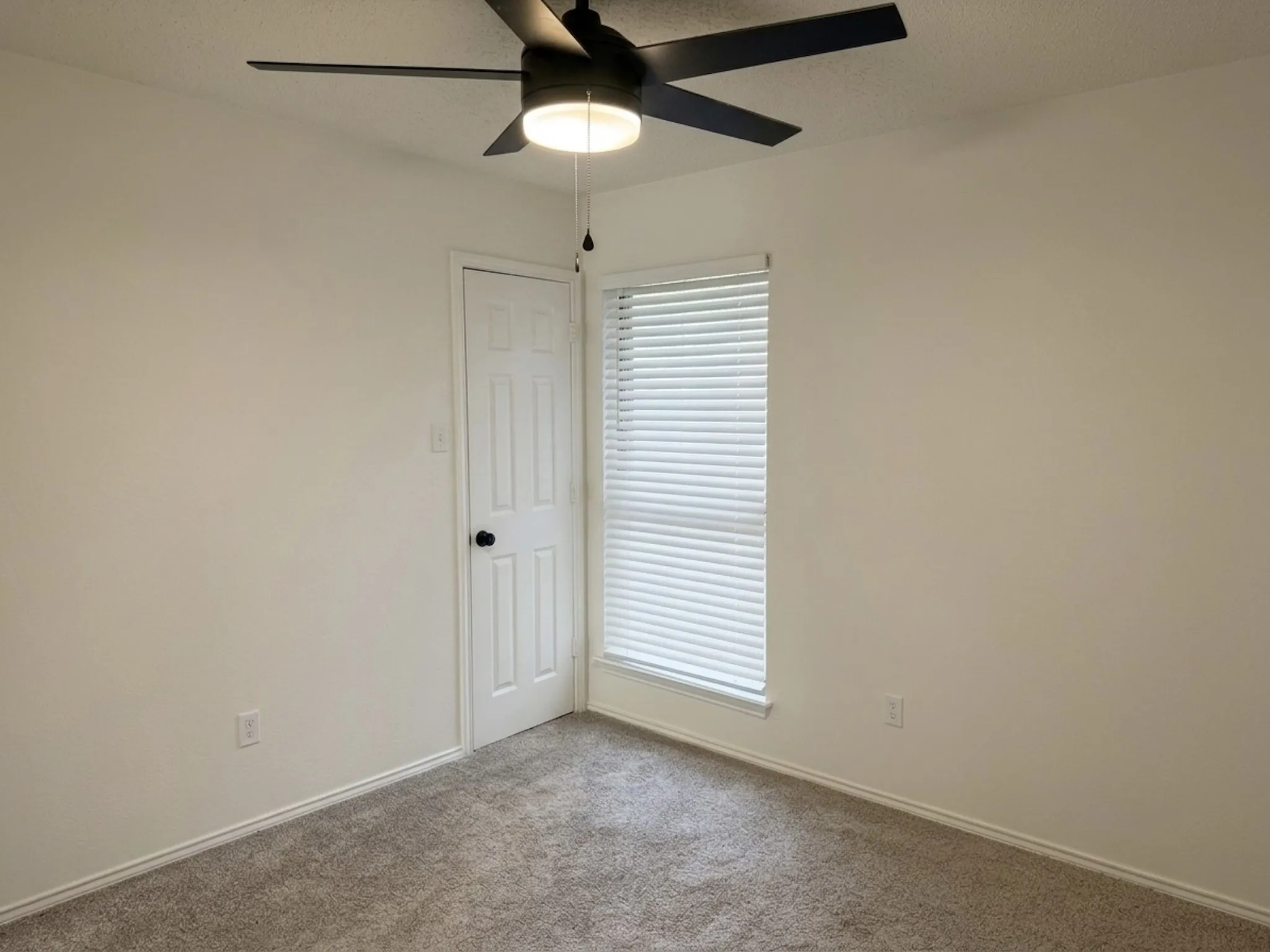 Single Family Residence For Sale in Tarrant County , 124 Brushy Mound Road, Burleson, Texas 76028, 3 Bedroom, 2 Bathroom, 2 Garage spaces, 1,840 Sqft, built in 1986, mls#21339705, Real Estate Agent in Burleson, Homes For Sale in Tarrant county, Homes For Sale in Burleson, Realtor in Burleson Texas, Real Estate Brokerage Independent Realty Texas, Luminita Cordes Realtor