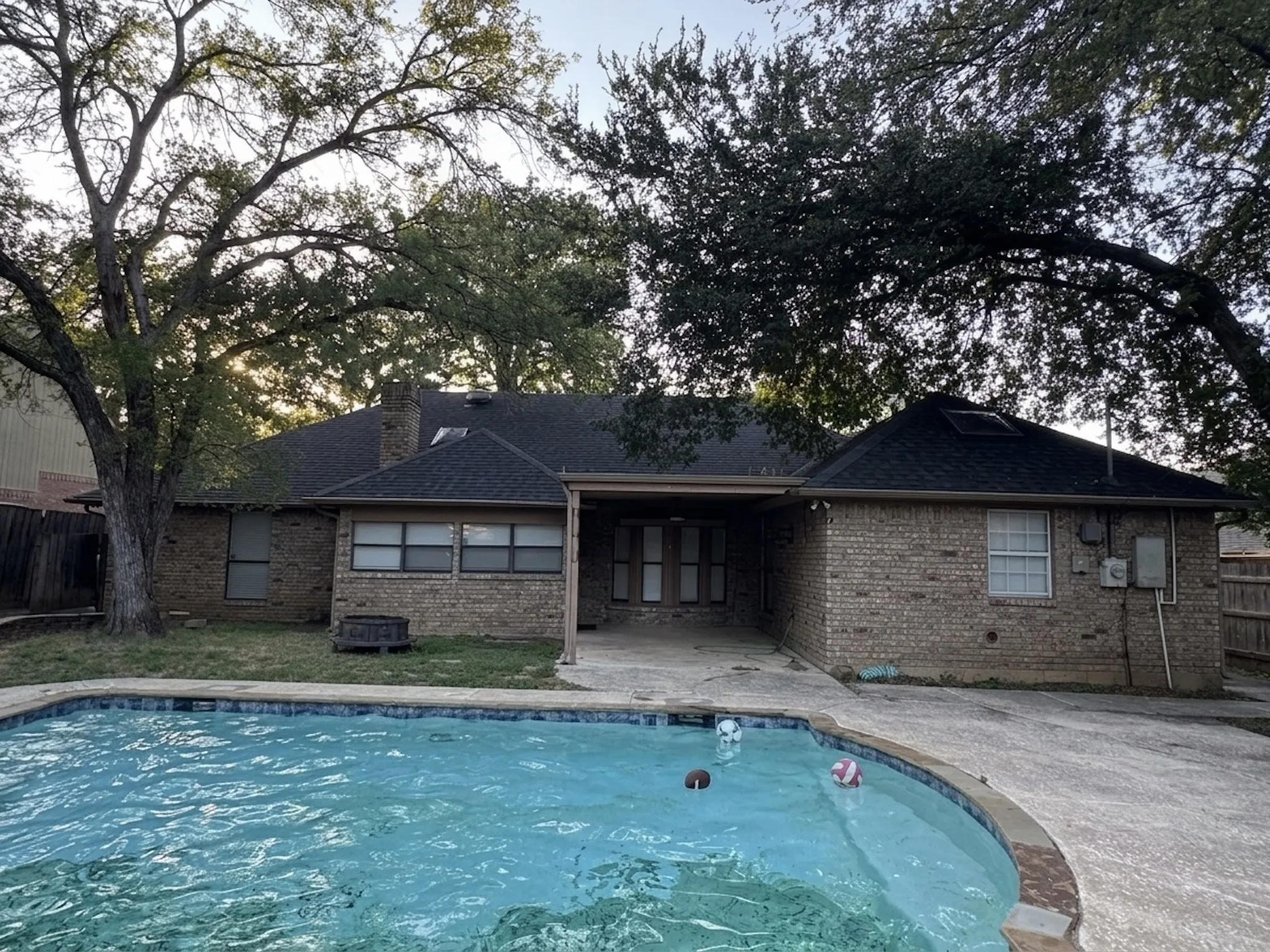 Single Family Residence For Sale in Tarrant County , 124 Brushy Mound Road, Burleson, Texas 76028, 3 Bedroom, 2 Bathroom, 2 Garage spaces, 1,840 Sqft, built in 1986, mls#21339705, Real Estate Agent in Burleson, Homes For Sale in Tarrant county, Homes For Sale in Burleson, Realtor in Burleson Texas, Real Estate Brokerage Independent Realty Texas, Luminita Cordes Realtor
