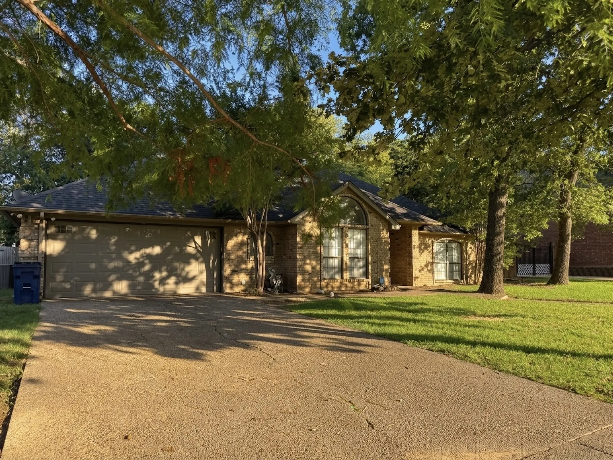 Single Family Residence For Sale in Tarrant County , 124 Brushy Mound Road, Burleson, Texas 76028, 3 Bedroom, 2 Bathroom, 2 Garage spaces, 1,840 Sqft, built in 1986, mls#21339705, Real Estate Agent in Burleson, Homes For Sale in Tarrant county, Homes For Sale in Burleson, Realtor in Burleson Texas, Real Estate Brokerage Independent Realty Texas, Luminita Cordes Realtor