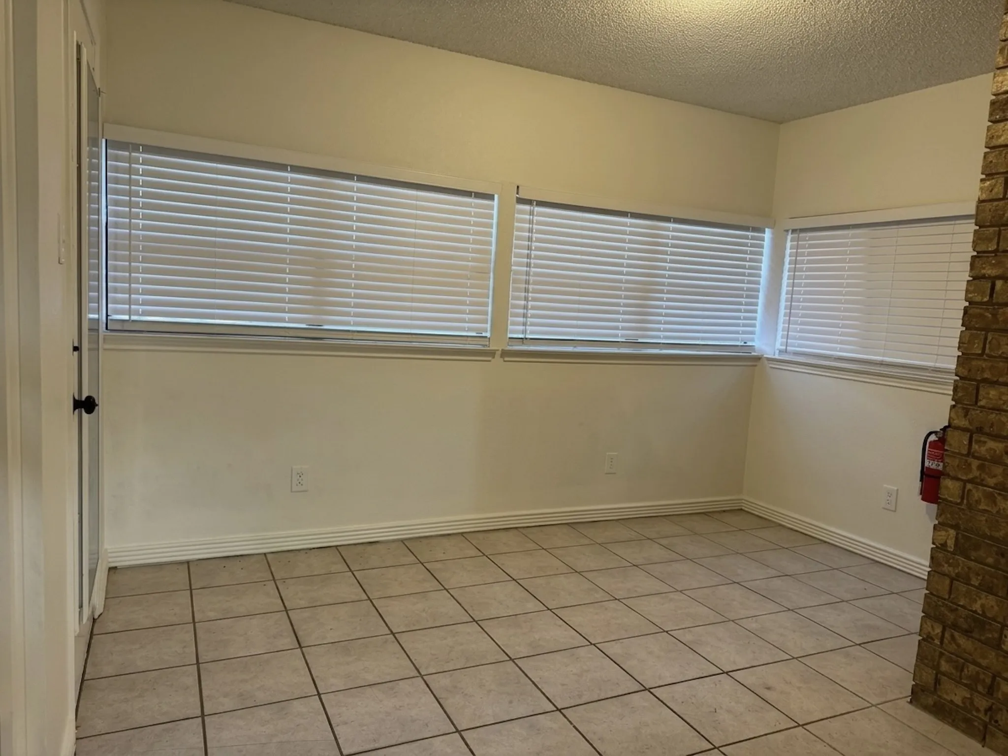 Single Family Residence For Sale in Tarrant County , 124 Brushy Mound Road, Burleson, Texas 76028, 3 Bedroom, 2 Bathroom, 2 Garage spaces, 1,840 Sqft, built in 1986, mls#21339705, Real Estate Agent in Burleson, Homes For Sale in Tarrant county, Homes For Sale in Burleson, Realtor in Burleson Texas, Real Estate Brokerage Independent Realty Texas, Luminita Cordes Realtor
