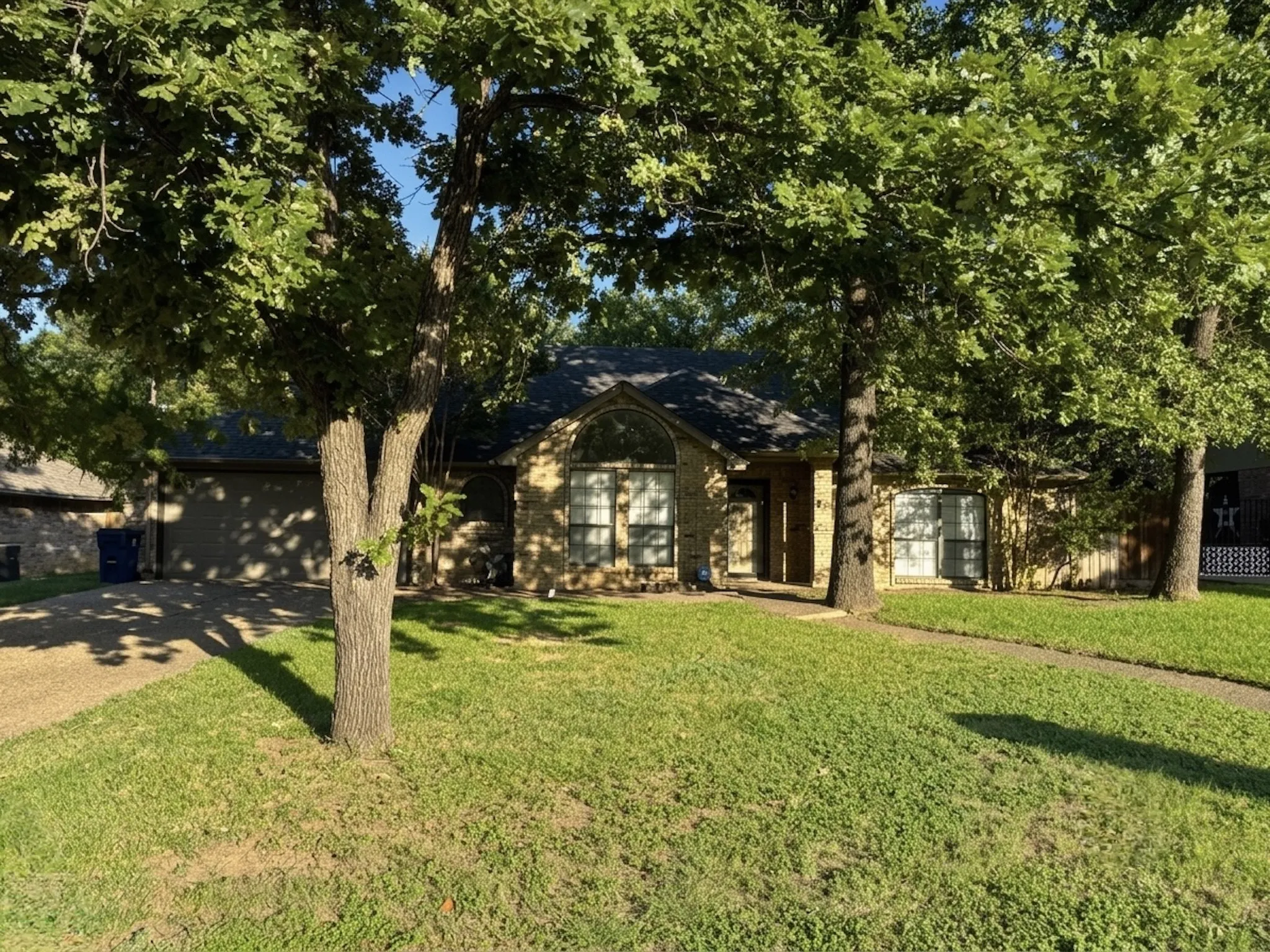 Single Family Residence For Sale in Tarrant County , 124 Brushy Mound Road, Burleson, Texas 76028, 3 Bedroom, 2 Bathroom, 2 Garage spaces, 1,840 Sqft, built in 1986, mls#21339705, Real Estate Agent in Burleson, Homes For Sale in Tarrant county, Homes For Sale in Burleson, Realtor in Burleson Texas, Real Estate Brokerage Independent Realty Texas, Luminita Cordes Realtor