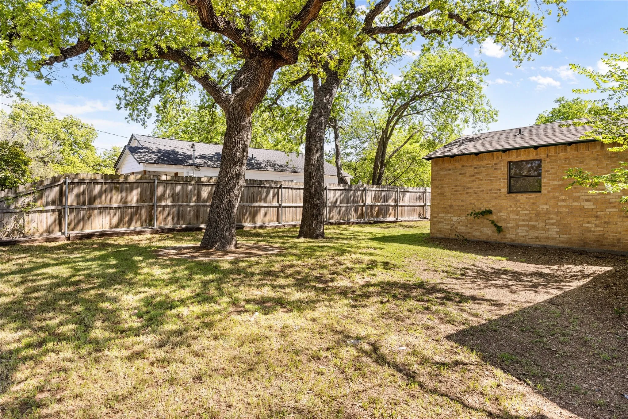 Single Family Residence For Rent in Parker County , 201 E 3rd Street, Weatherford, Texas 76086, 3 Bedrooms, 2 Bathrooms, Garage spaces, 1,233 Sqft, built in 0, Price $2,200, mls#21342697, Real Estate Agent in Weatherford, Homes For Rent in Parker county, Homes For Rent in Weatherford, Realtor in Weatherford Texas, Real Estate Brokerage Independent Realty Texas, Luminita Cordes Realtor