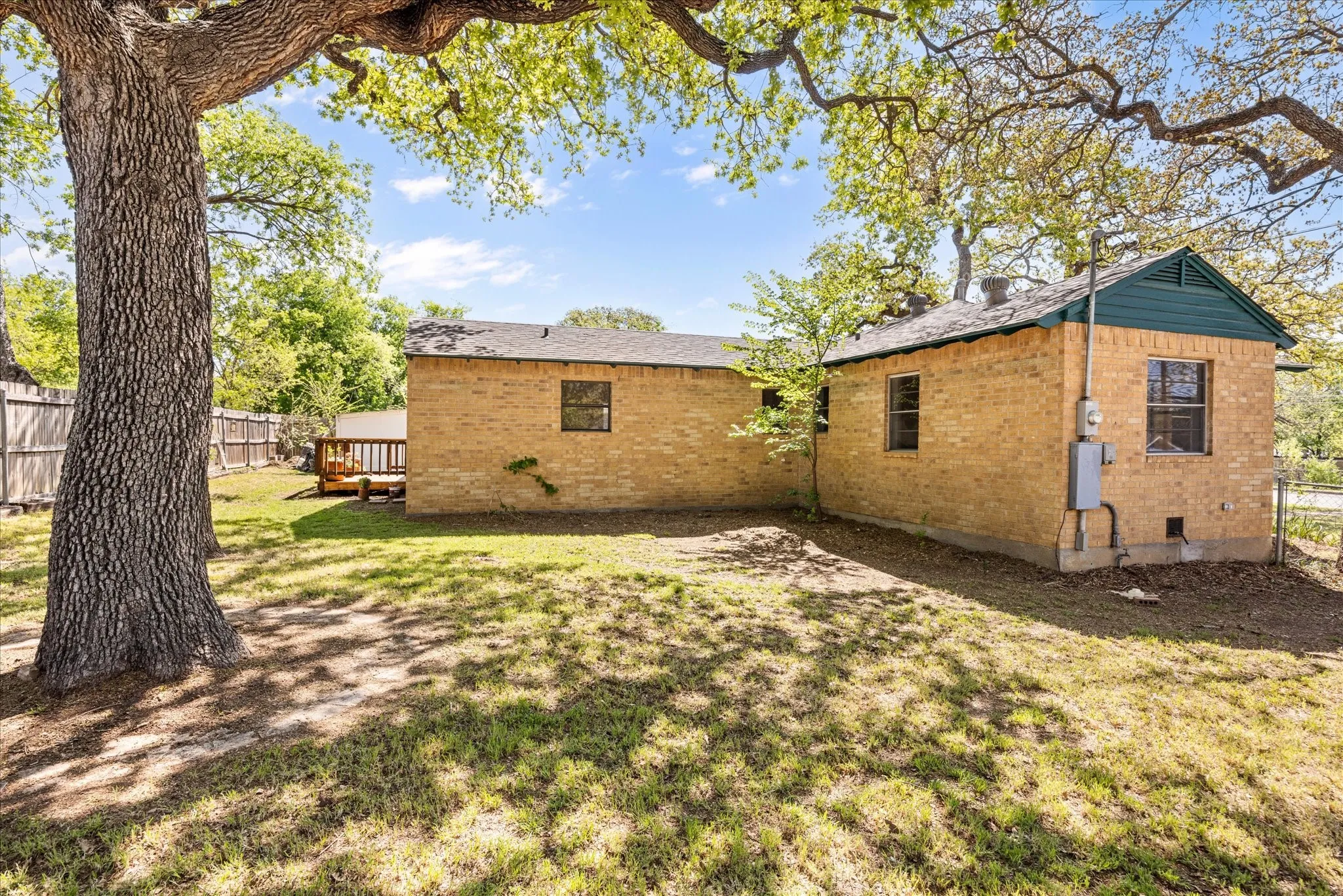 Single Family Residence For Rent in Parker County , 201 E 3rd Street, Weatherford, Texas 76086, 3 Bedrooms, 2 Bathrooms, Garage spaces, 1,233 Sqft, built in 0, Price $2,200, mls#21342697, Real Estate Agent in Weatherford, Homes For Rent in Parker county, Homes For Rent in Weatherford, Realtor in Weatherford Texas, Real Estate Brokerage Independent Realty Texas, Luminita Cordes Realtor