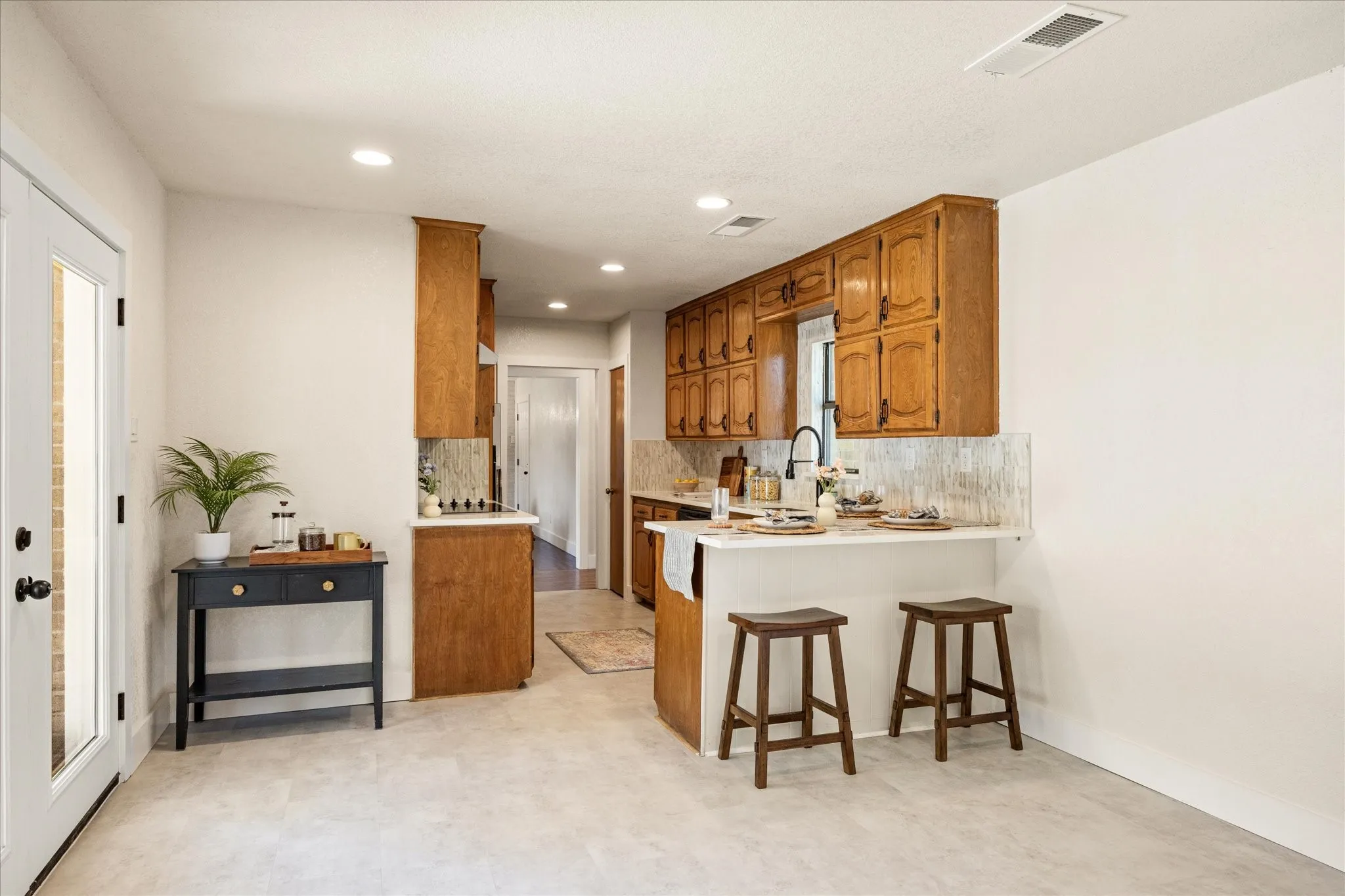 Single Family Residence For Rent in Parker County , 201 E 3rd Street, Weatherford, Texas 76086, 3 Bedrooms, 2 Bathrooms, Garage spaces, 1,233 Sqft, built in 0, Price $2,200, mls#21342697, Real Estate Agent in Weatherford, Homes For Rent in Parker county, Homes For Rent in Weatherford, Realtor in Weatherford Texas, Real Estate Brokerage Independent Realty Texas, Luminita Cordes Realtor