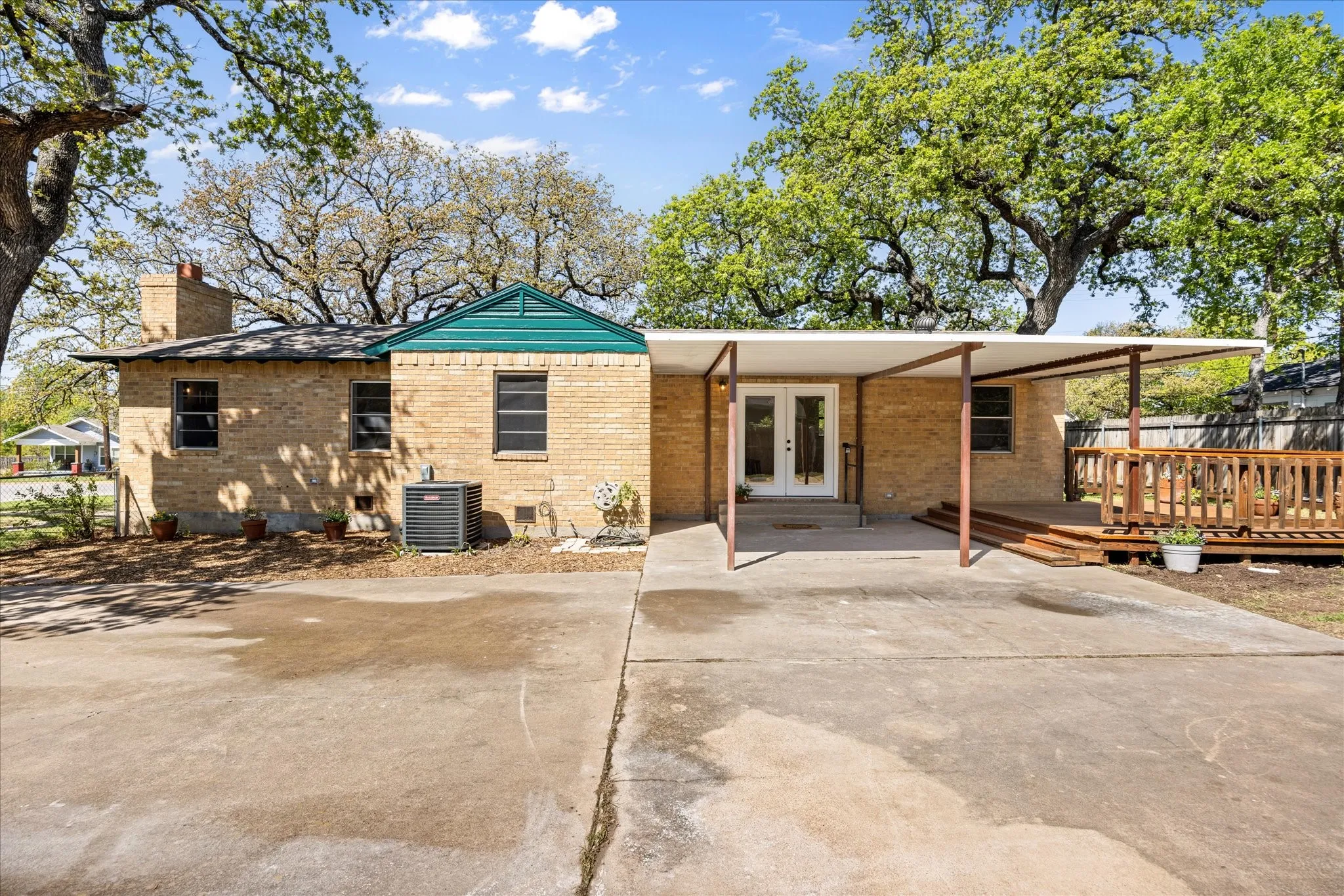 Single Family Residence For Rent in Parker County , 201 E 3rd Street, Weatherford, Texas 76086, 3 Bedrooms, 2 Bathrooms, Garage spaces, 1,233 Sqft, built in 0, Price $2,200, mls#21342697, Real Estate Agent in Weatherford, Homes For Rent in Parker county, Homes For Rent in Weatherford, Realtor in Weatherford Texas, Real Estate Brokerage Independent Realty Texas, Luminita Cordes Realtor