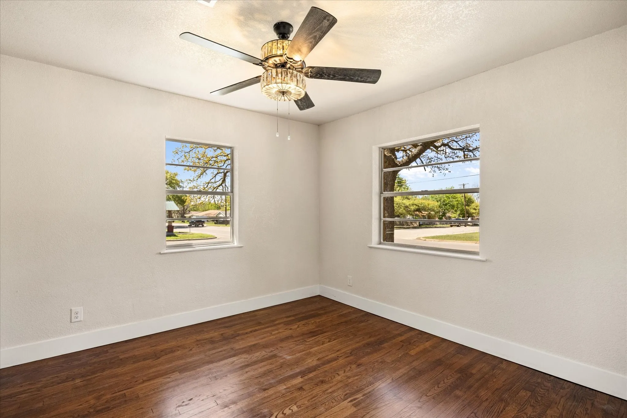 Single Family Residence For Rent in Parker County , 201 E 3rd Street, Weatherford, Texas 76086, 3 Bedrooms, 2 Bathrooms, Garage spaces, 1,233 Sqft, built in 0, Price $2,200, mls#21342697, Real Estate Agent in Weatherford, Homes For Rent in Parker county, Homes For Rent in Weatherford, Realtor in Weatherford Texas, Real Estate Brokerage Independent Realty Texas, Luminita Cordes Realtor
