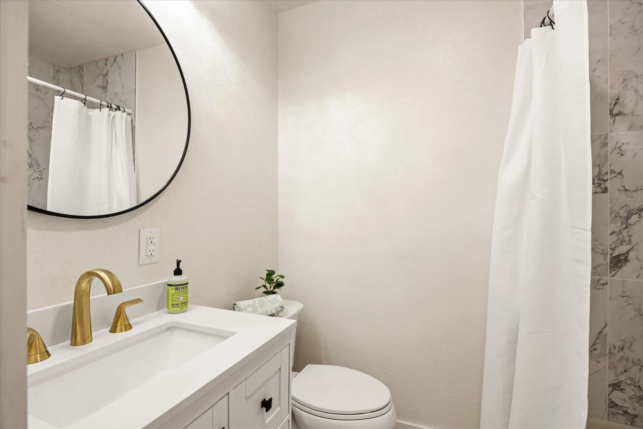 Single Family Residence For Rent in Parker County , 201 E 3rd Street, Weatherford, Texas 76086, 3 Bedrooms, 2 Bathrooms, Garage spaces, 1,233 Sqft, built in 0, Price $2,200, mls#21342697, Real Estate Agent in Weatherford, Homes For Rent in Parker county, Homes For Rent in Weatherford, Realtor in Weatherford Texas, Real Estate Brokerage Independent Realty Texas, Luminita Cordes Realtor