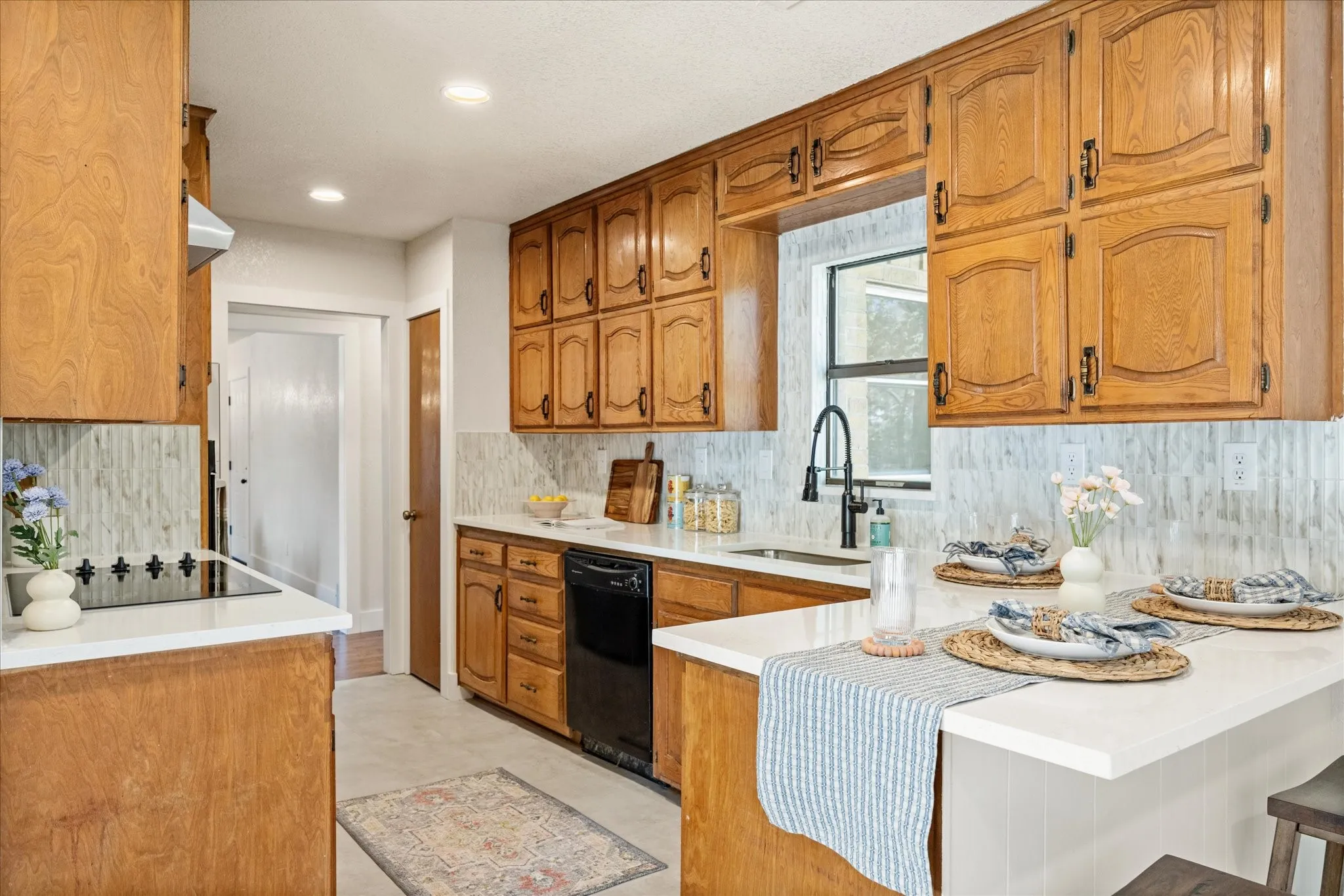 Single Family Residence For Rent in Parker County , 201 E 3rd Street, Weatherford, Texas 76086, 3 Bedrooms, 2 Bathrooms, Garage spaces, 1,233 Sqft, built in 0, Price $2,200, mls#21342697, Real Estate Agent in Weatherford, Homes For Rent in Parker county, Homes For Rent in Weatherford, Realtor in Weatherford Texas, Real Estate Brokerage Independent Realty Texas, Luminita Cordes Realtor
