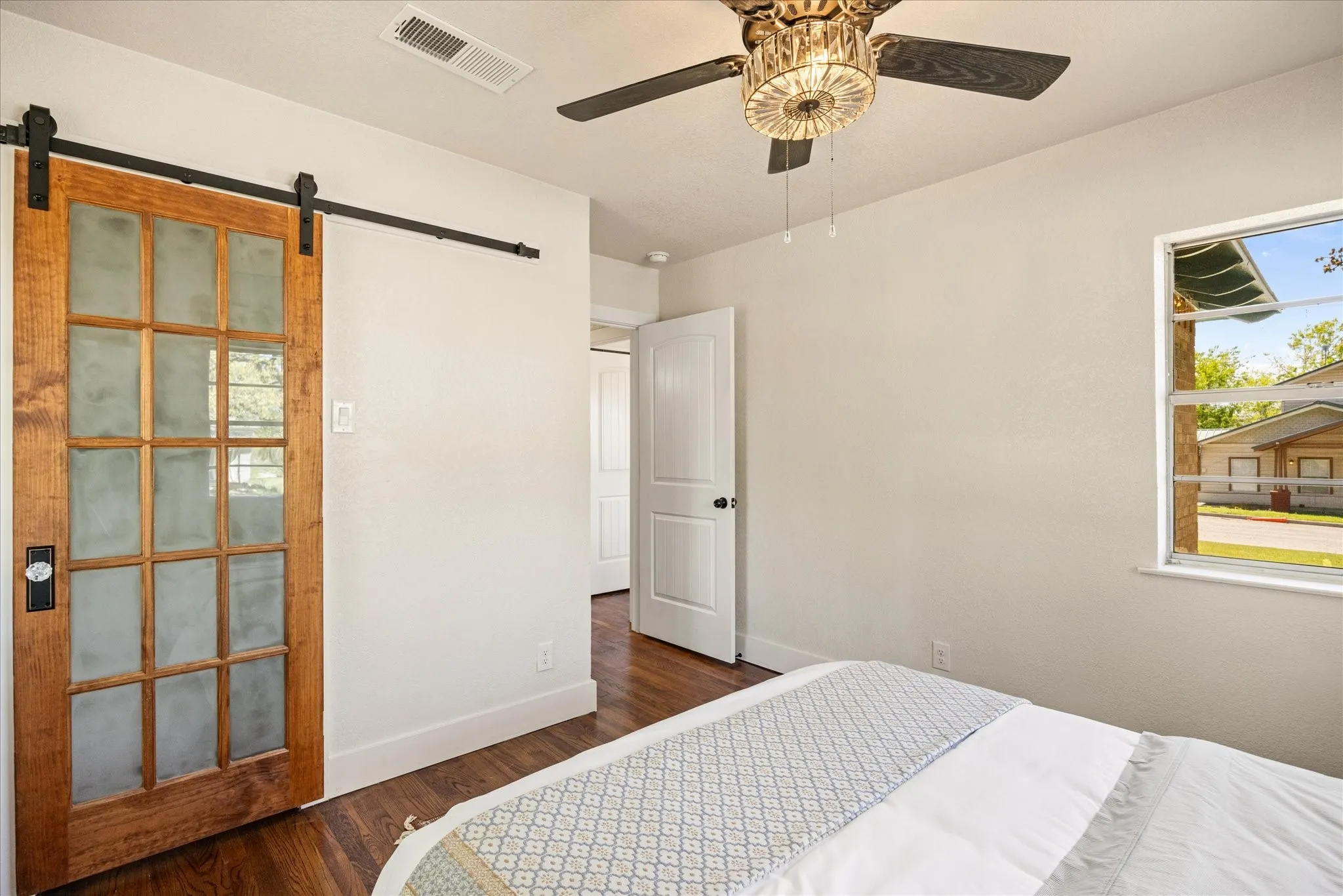 Single Family Residence For Rent in Parker County , 201 E 3rd Street, Weatherford, Texas 76086, 3 Bedrooms, 2 Bathrooms, Garage spaces, 1,233 Sqft, built in 0, Price $2,200, mls#21342697, Real Estate Agent in Weatherford, Homes For Rent in Parker county, Homes For Rent in Weatherford, Realtor in Weatherford Texas, Real Estate Brokerage Independent Realty Texas, Luminita Cordes Realtor